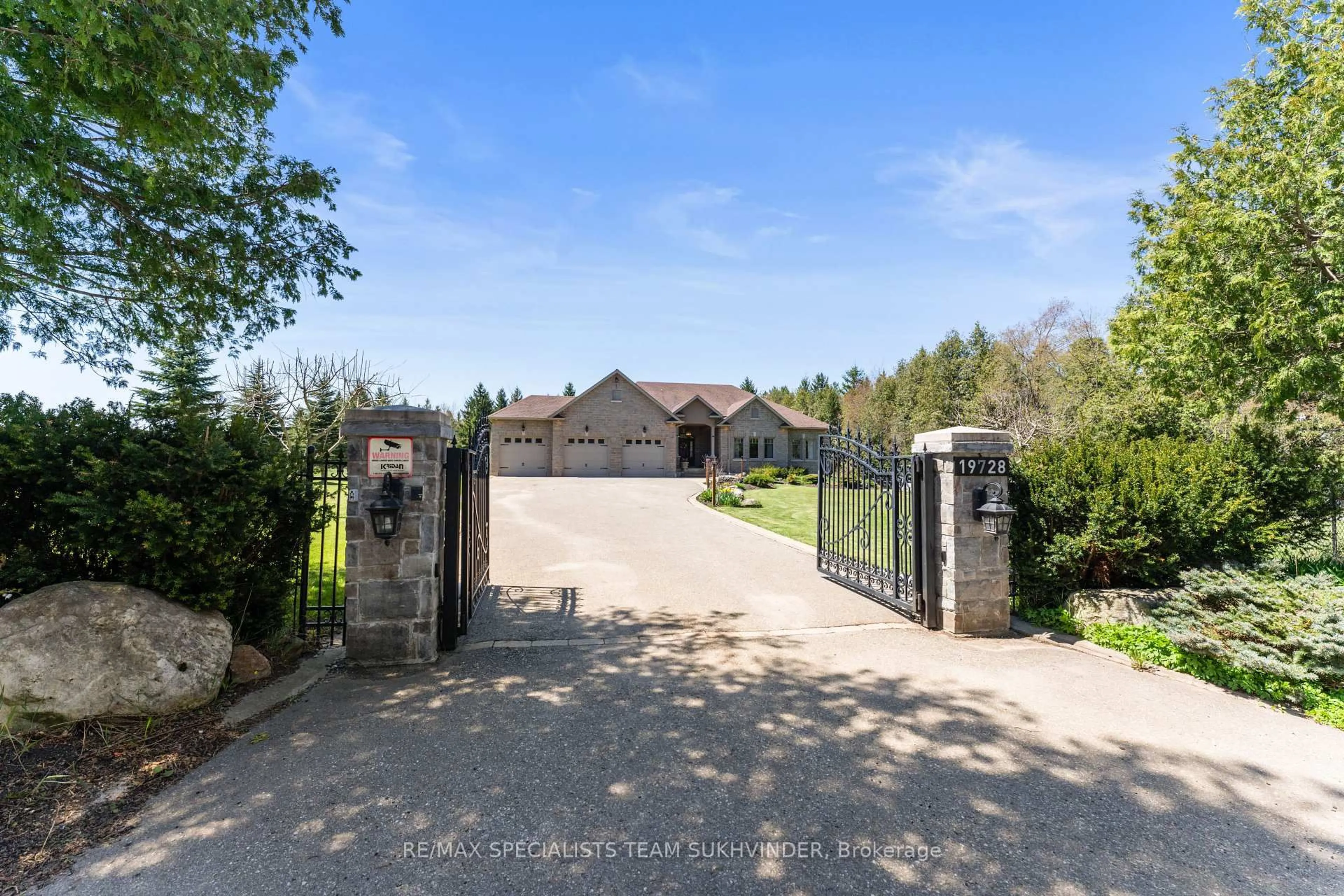 A pic from outside/outdoor area/front of a property/back of a property/a pic from drone, unknown for 19728 Kennedy Rd, Caledon Ontario L7K 1Y2