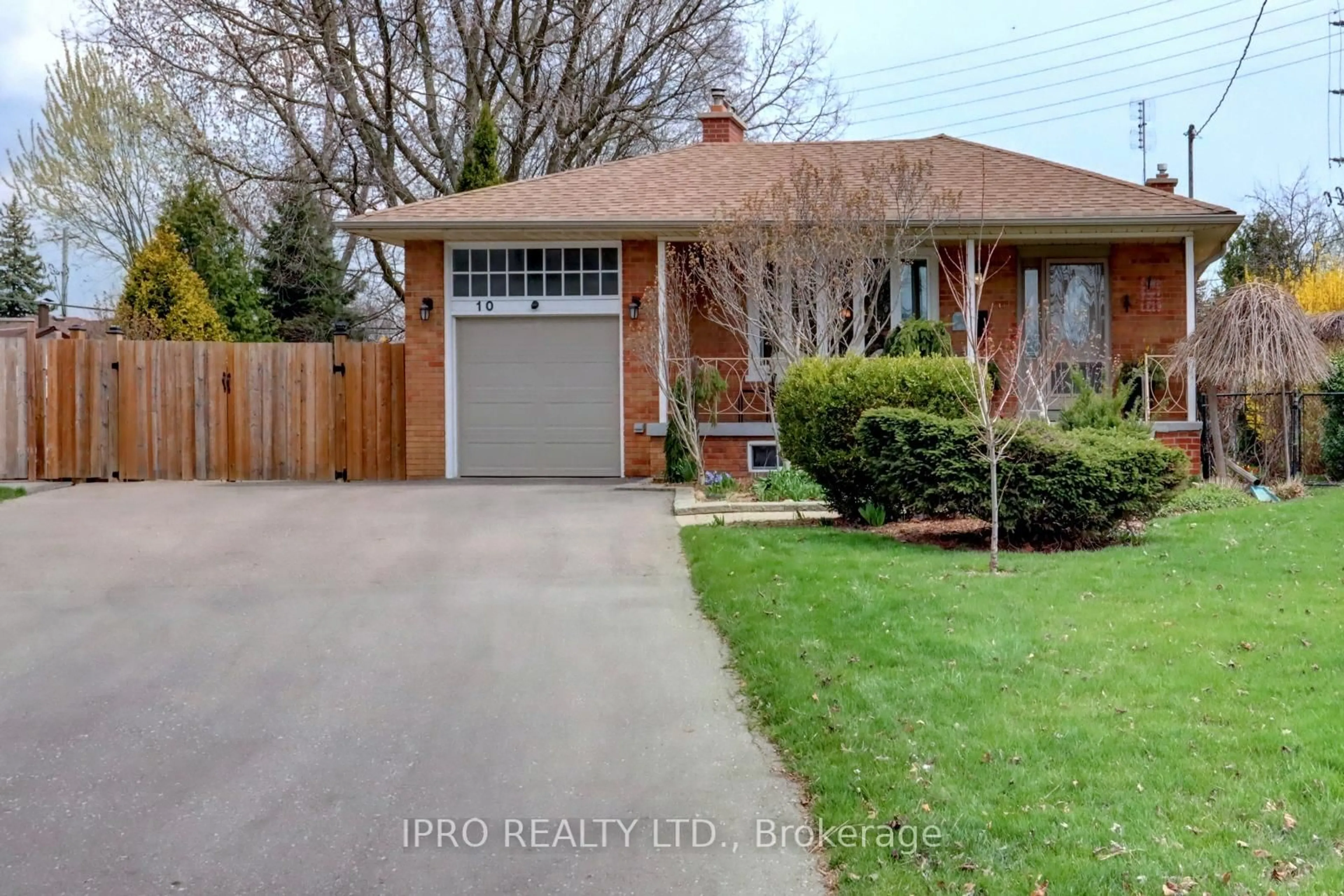 Home with brick exterior material, street for 10 CHESTNUT Ave, Brampton Ontario L6X 2A5