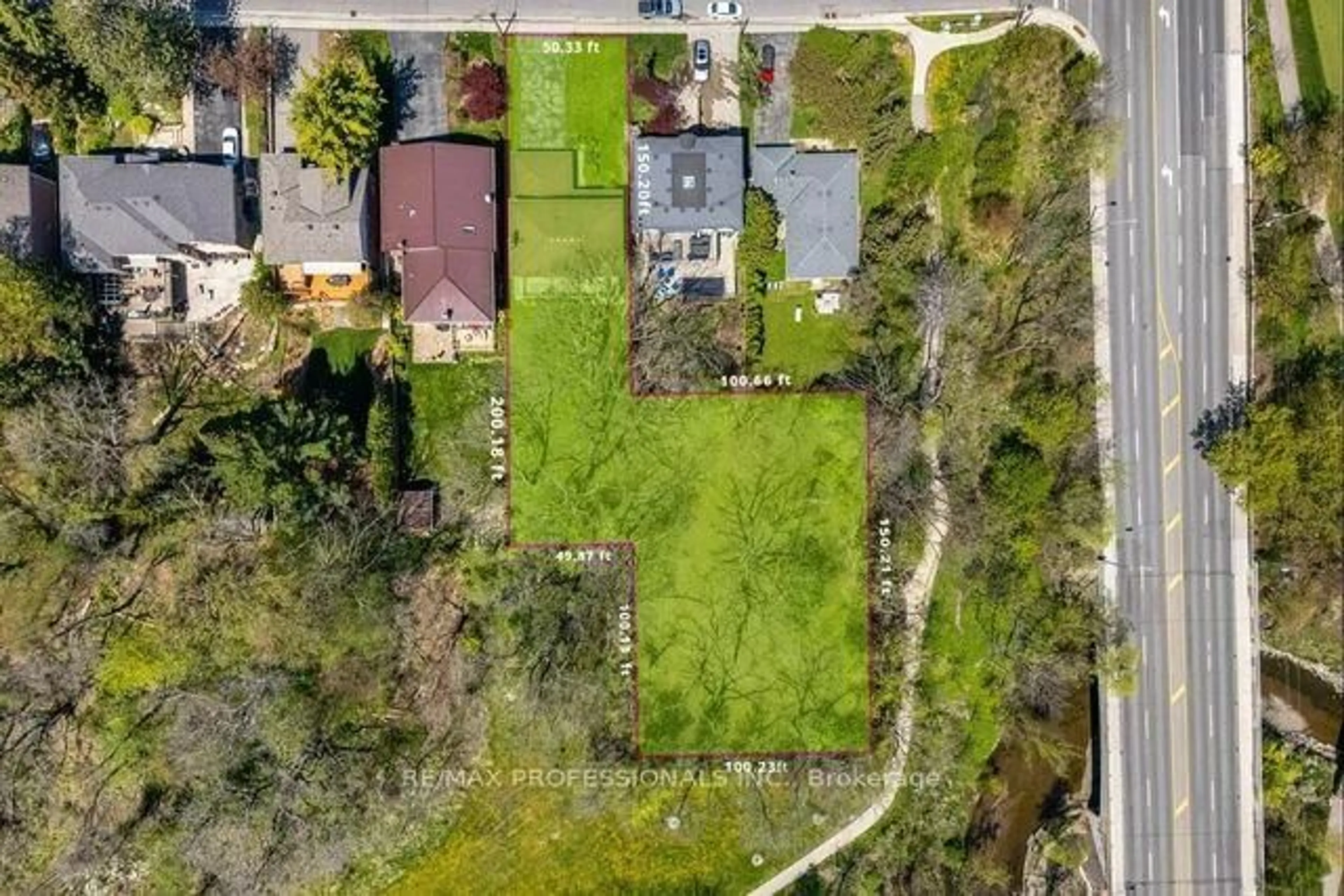 A pic from outside/outdoor area/front of a property/back of a property/a pic from drone, street for 9 Wingrove Hill, Toronto Ontario M9B 2C3