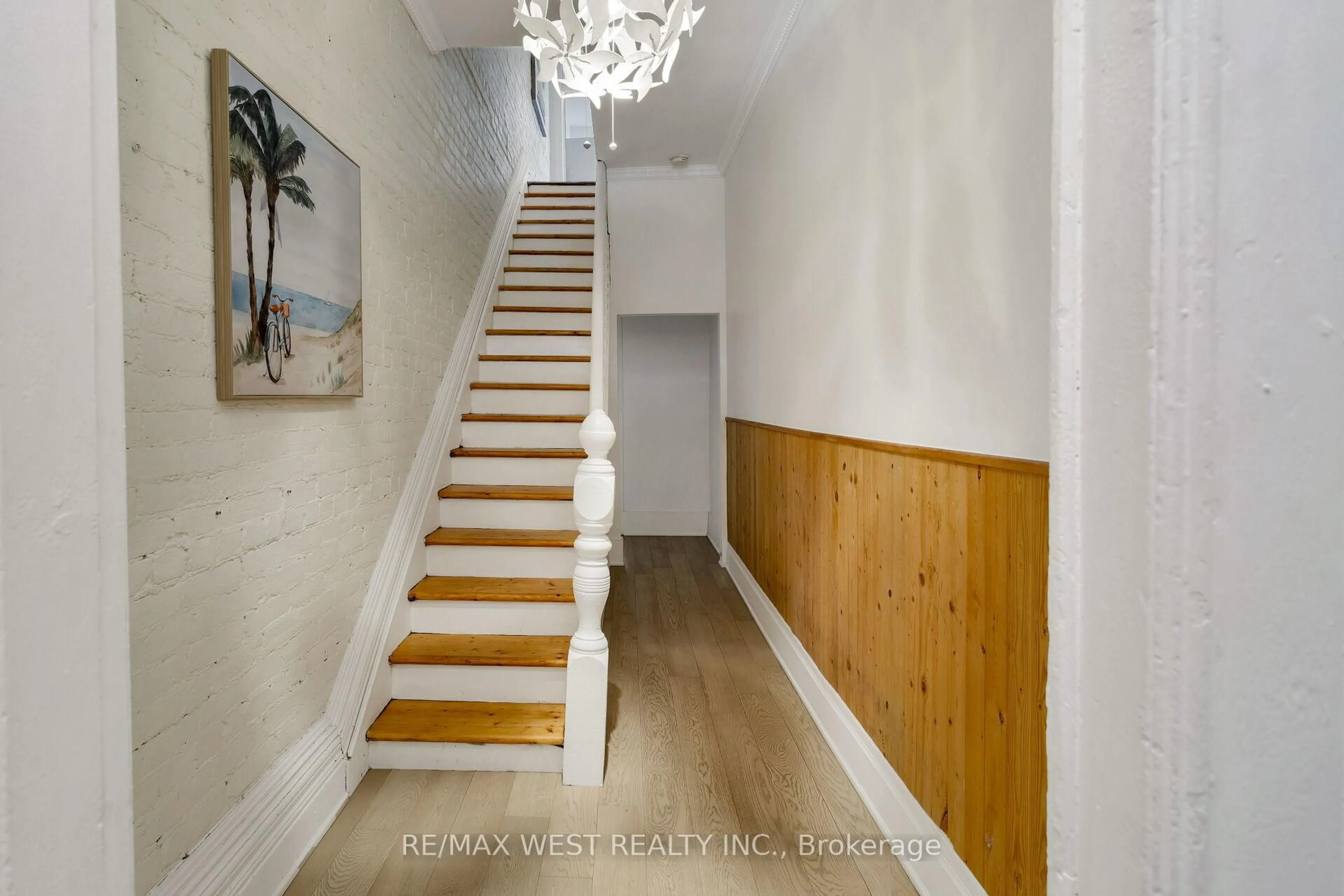 Unknown for 17 Melbourne Ave, Toronto Ontario M6K 1K1