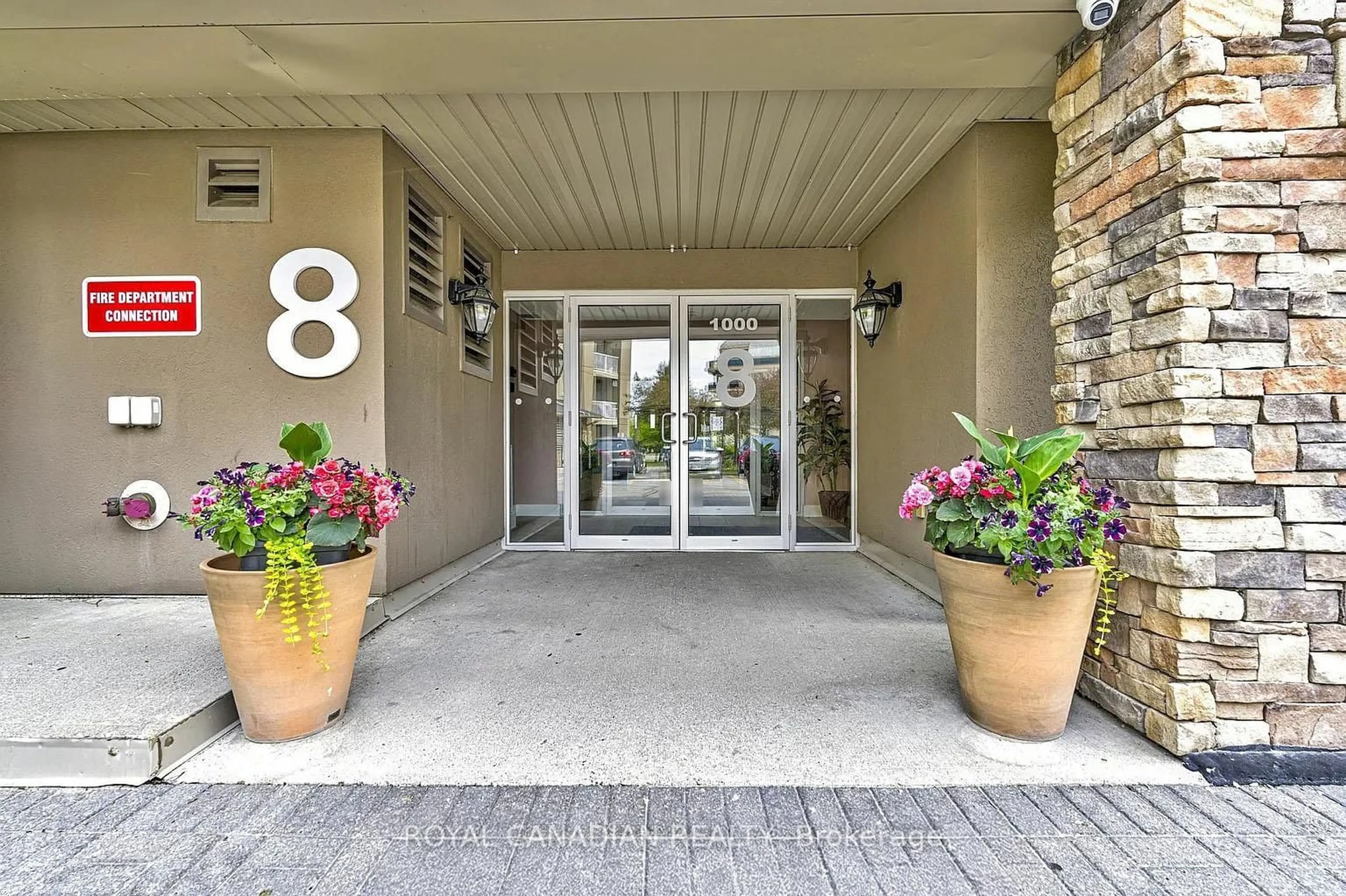 Indoor entryway for 8 Dayspring Circ #1403, Brampton Ontario L6P 2Z7