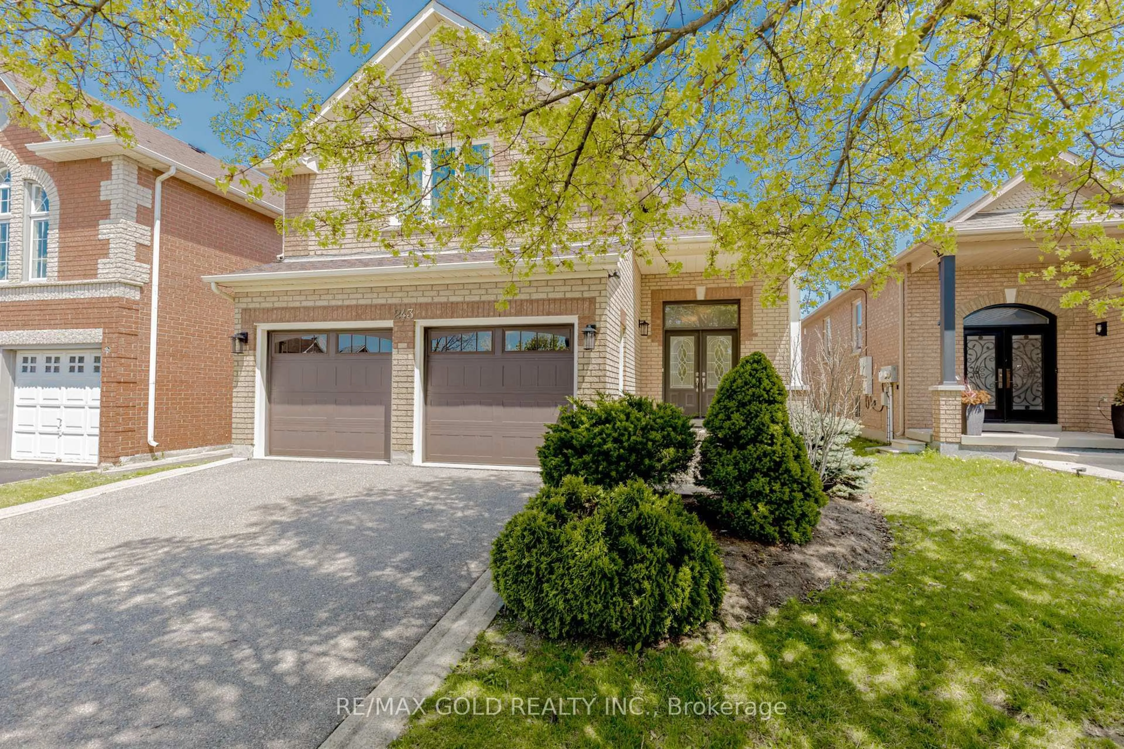 Home with brick exterior material, street for 243 Cresthaven Rd, Brampton Ontario L7A 1G3
