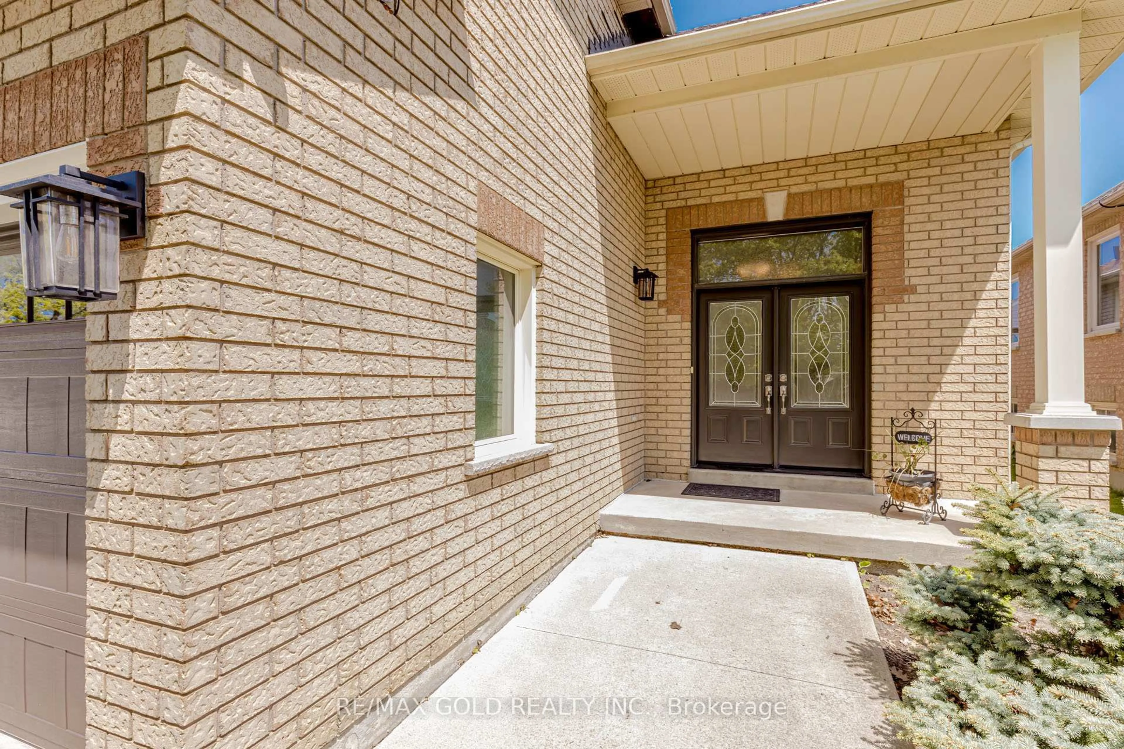 Home with brick exterior material, street for 243 Cresthaven Rd, Brampton Ontario L7A 1G3