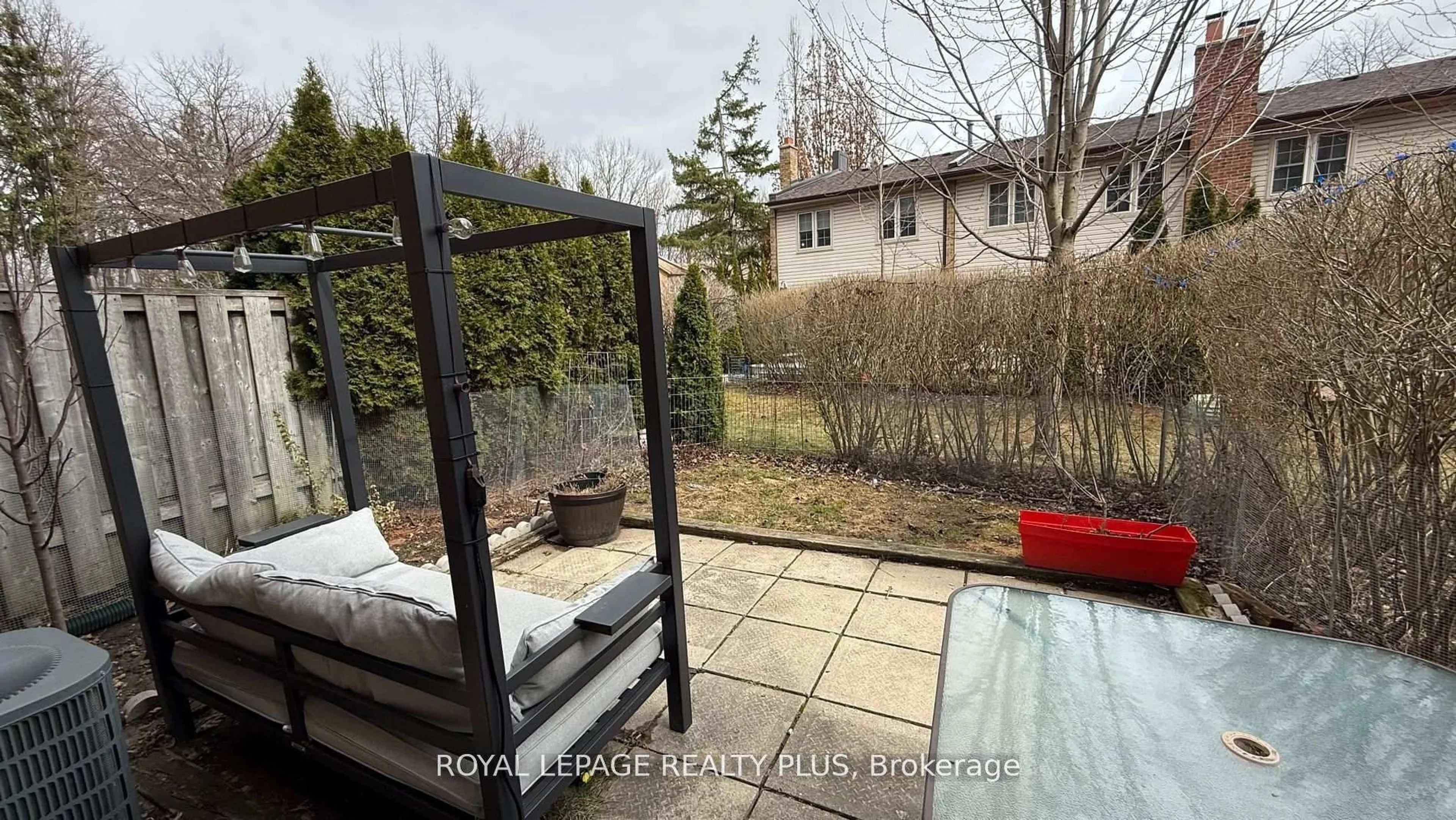 Patio, unknown for 2120 Rathburn Rd #113, Mississauga Ontario L4W 2S8