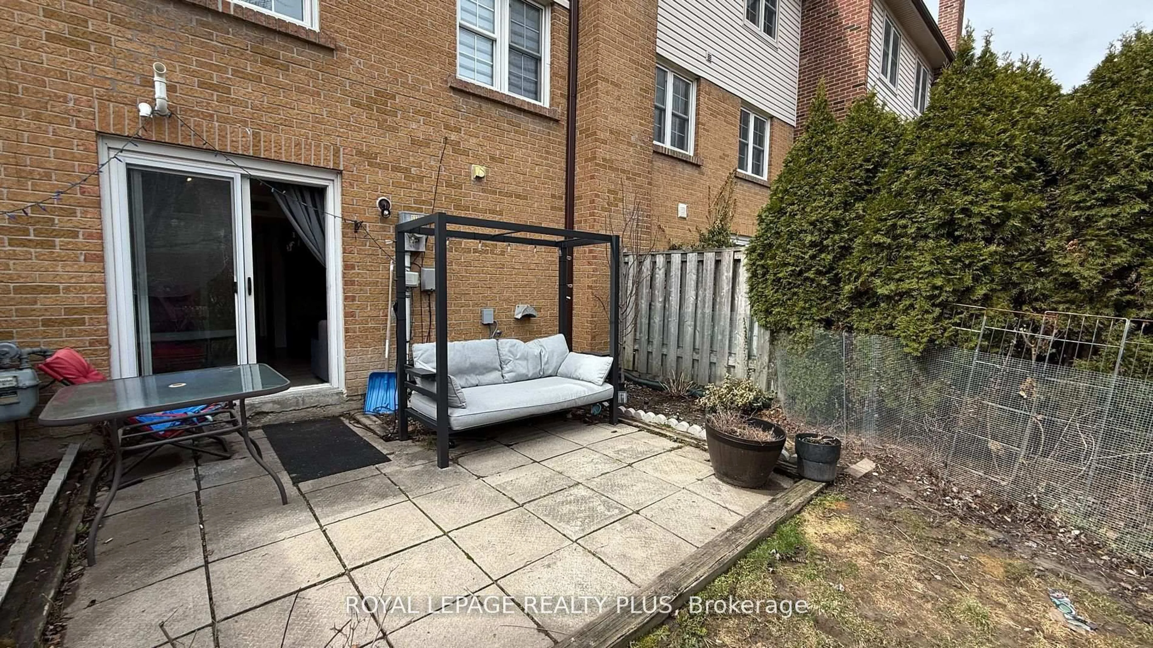 Patio, street for 2120 Rathburn Rd #113, Mississauga Ontario L4W 2S8