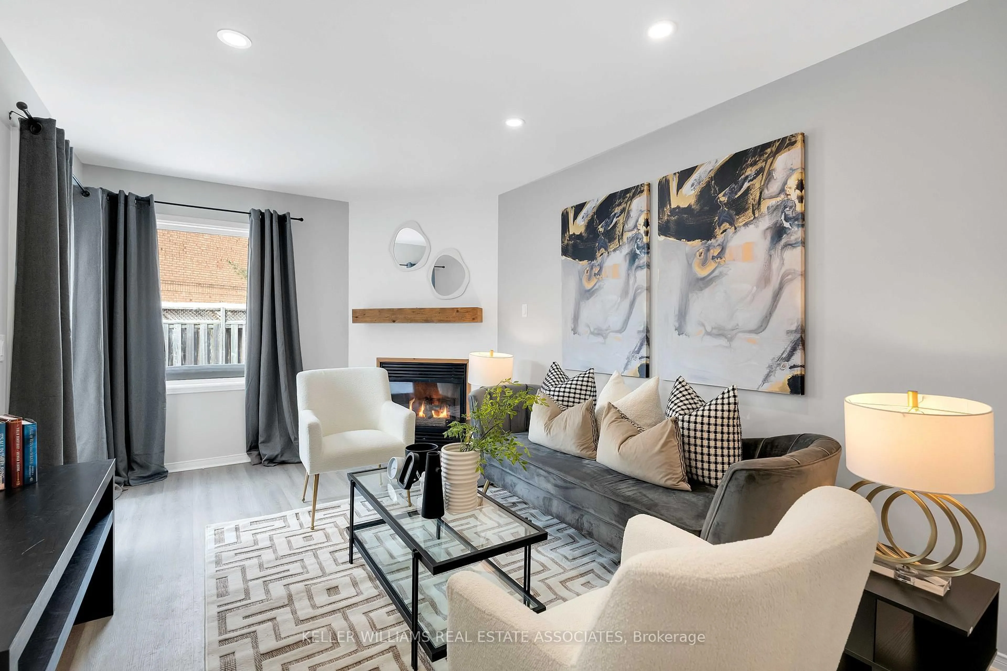 Living room with furniture, unknown for 2320 Strawfield Crt, Oakville Ontario L6H 6C2
