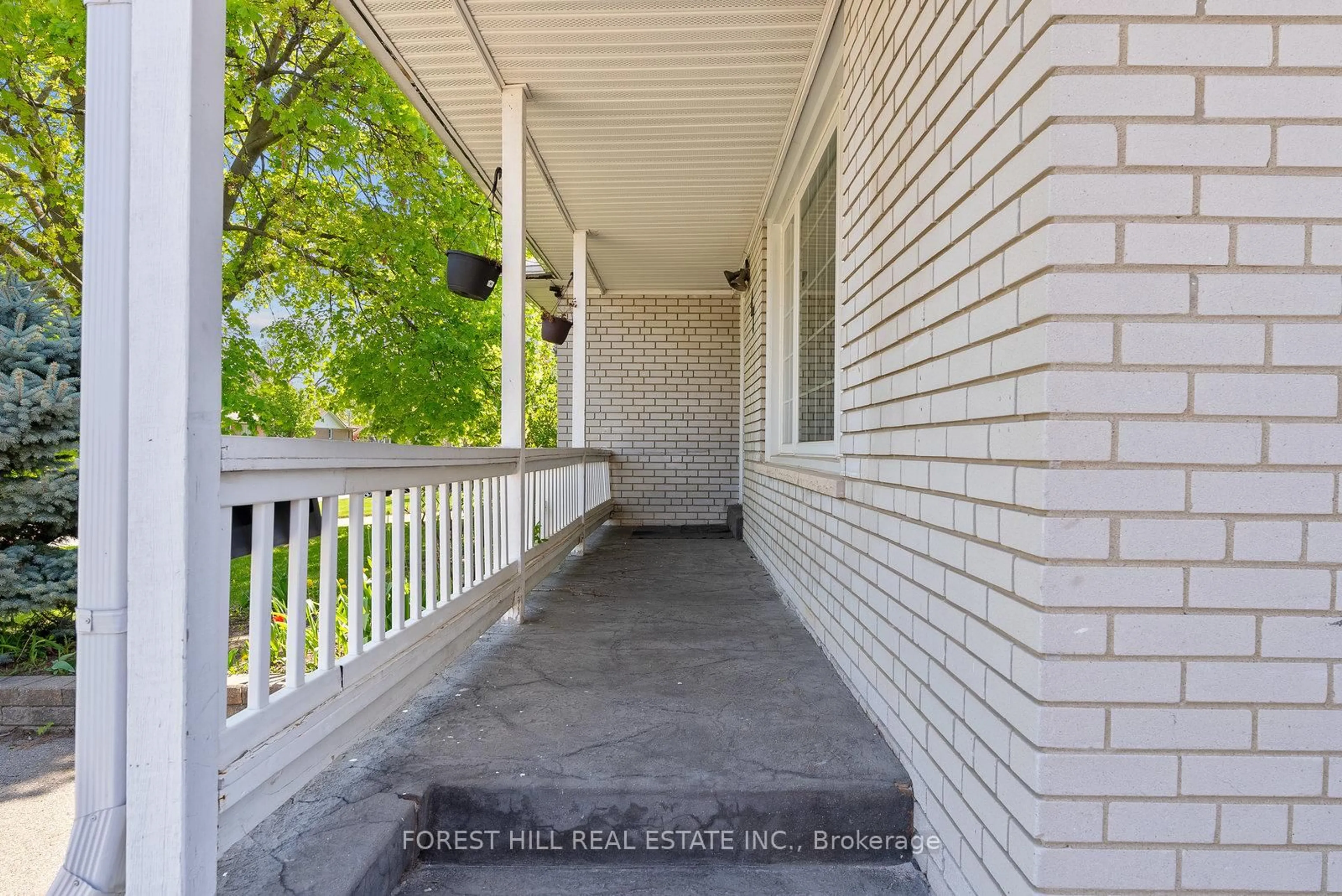 Patio, street for 47 Kingsmere Cres, Brampton Ontario L6X 1Z5