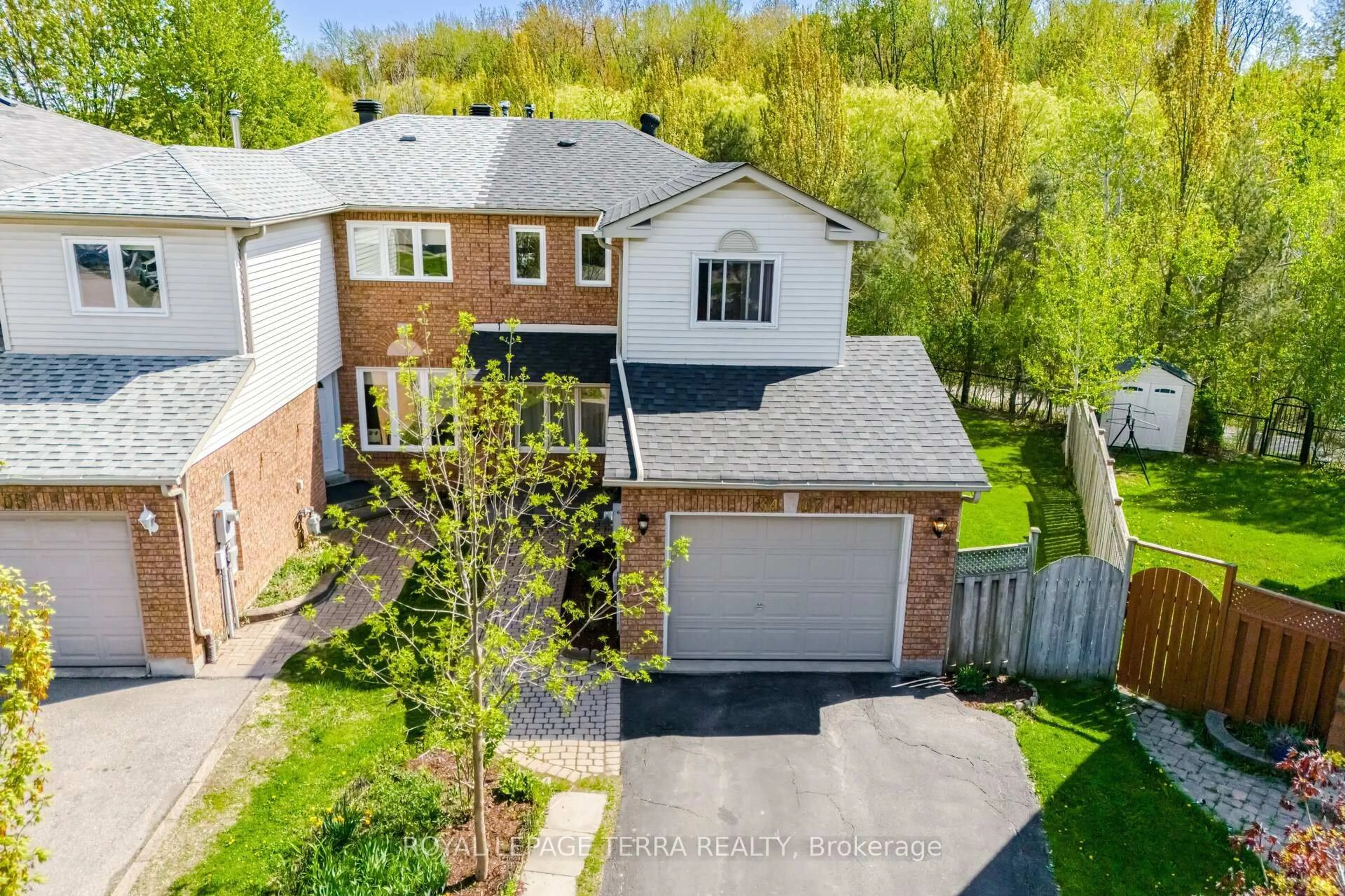 A pic from outside/outdoor area/front of a property/back of a property/a pic from drone, street for 3407 Nighthawk Tr, Mississauga Ontario L5N 6G5
