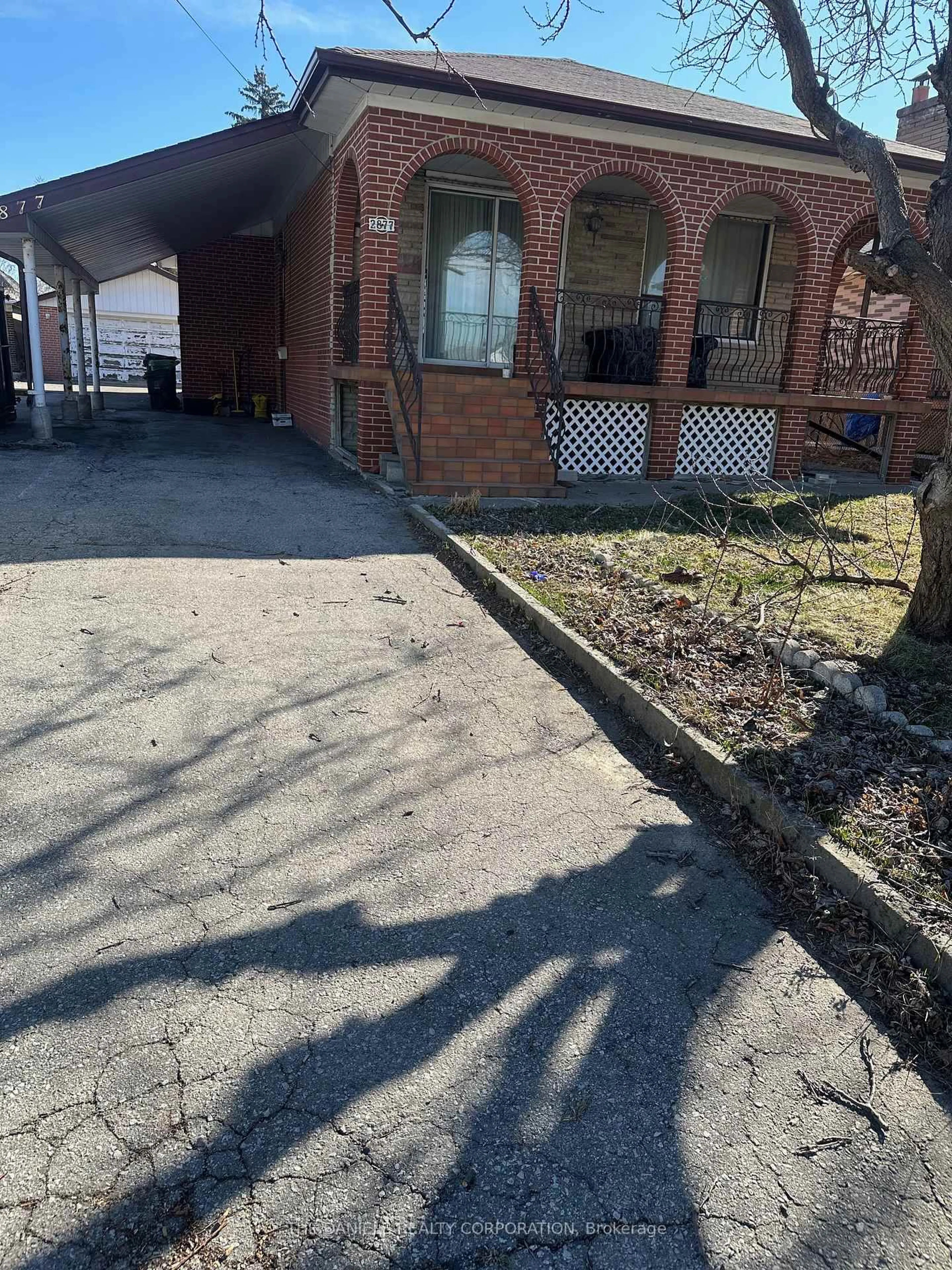 A pic from outside/outdoor area/front of a property/back of a property/a pic from drone, street for 2877 Weston Rd, Toronto Ontario M9M 2B4