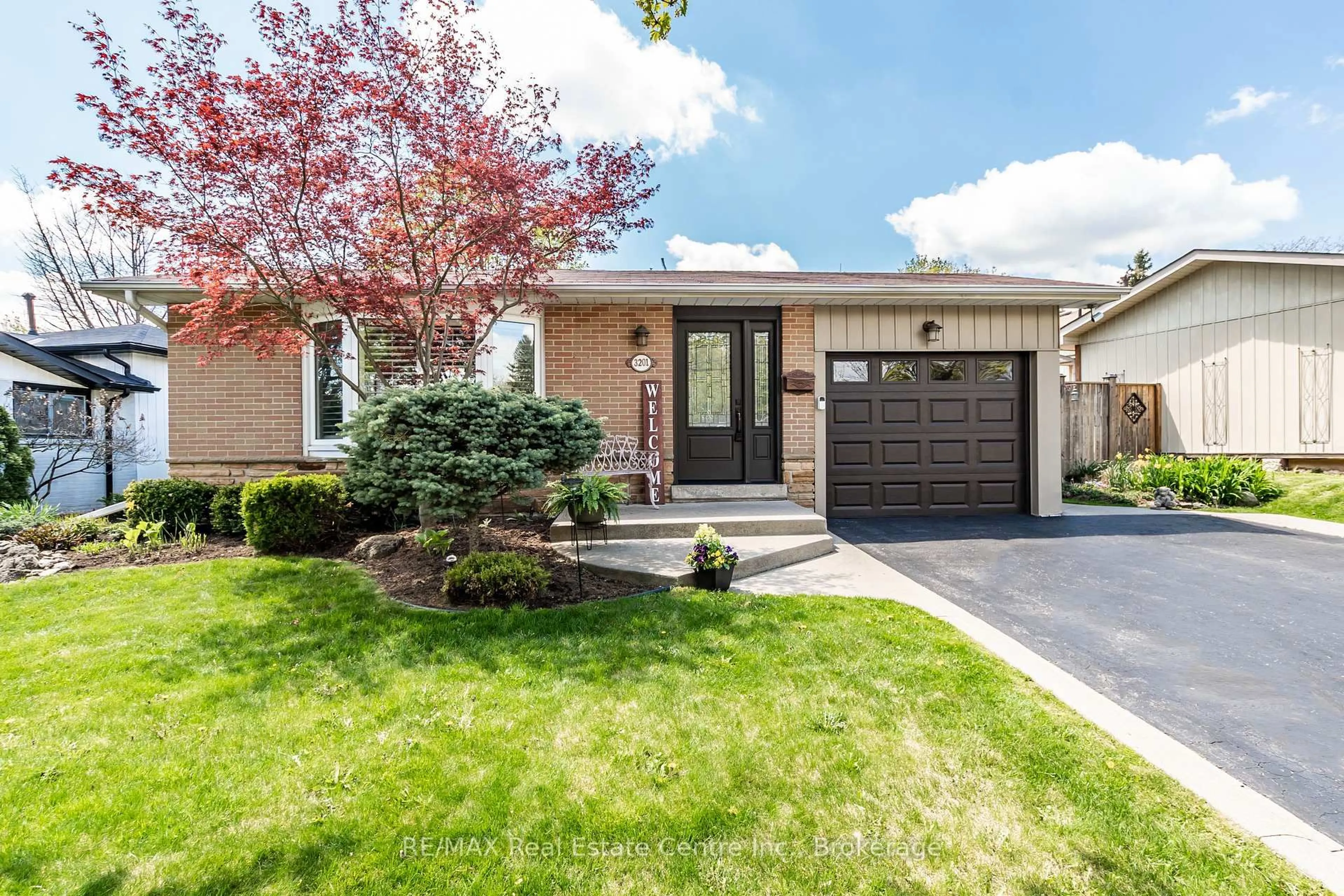 Home with brick exterior material, street for 3201 Centennial Dr, Burlington Ontario L7M 1C3