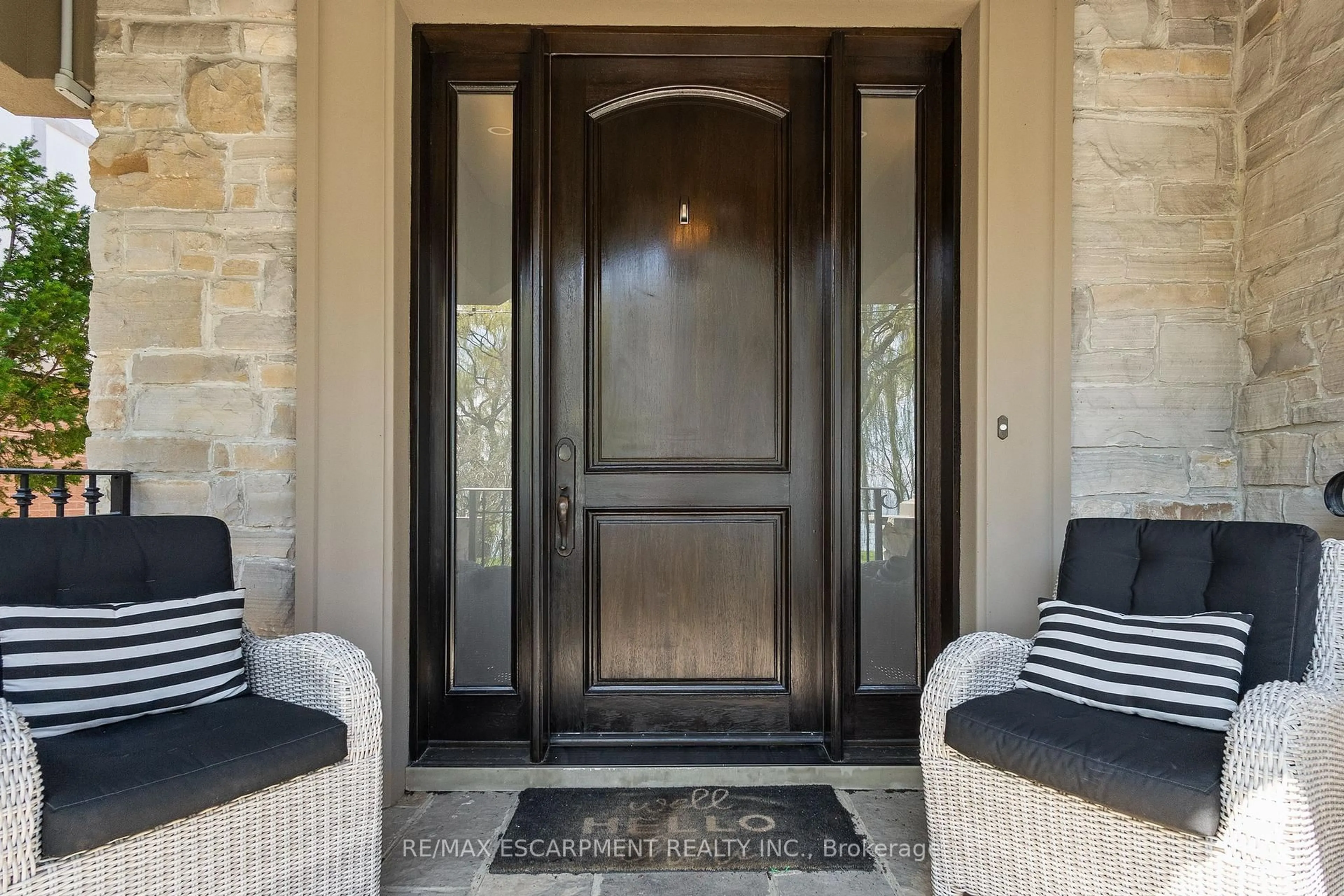 Indoor entryway for 274 Lake Promenade N/A, Toronto Ontario M8W 1B3