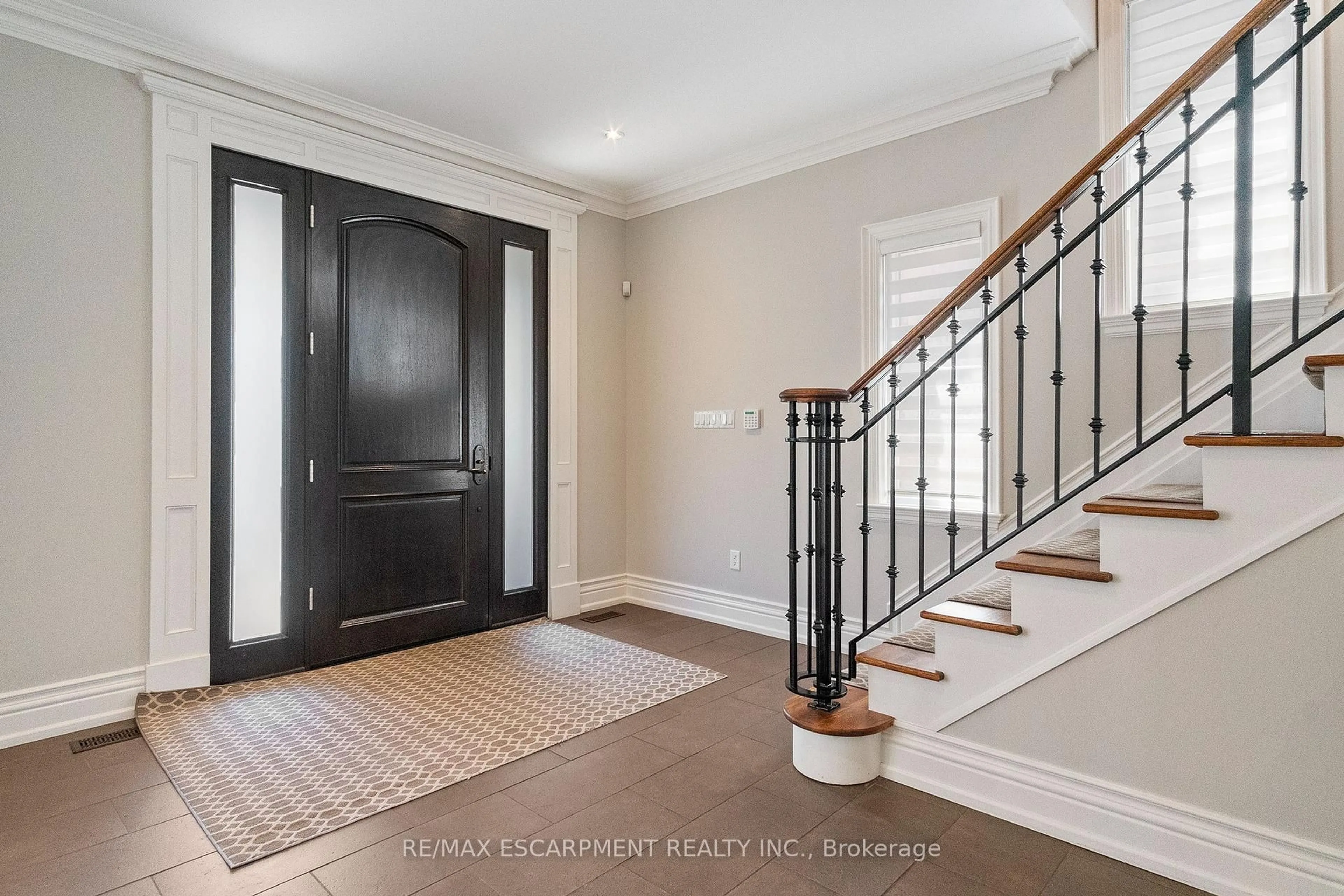 Indoor entryway for 274 Lake Promenade N/A, Toronto Ontario M8W 1B3