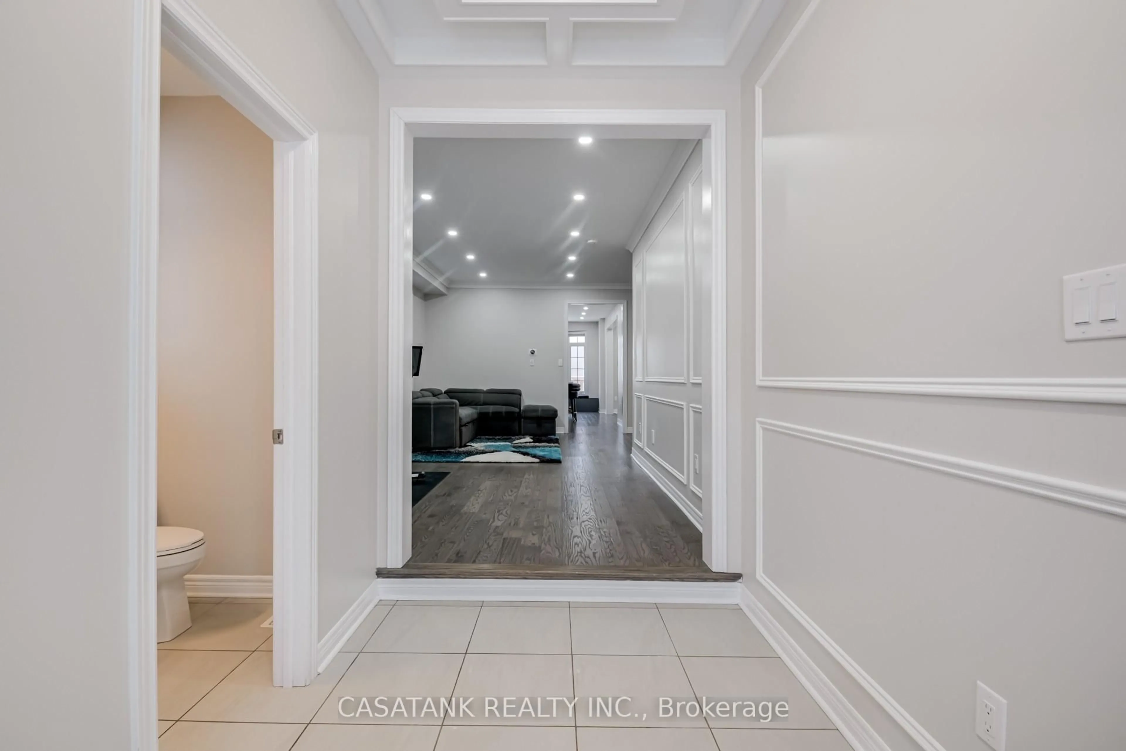 Indoor entryway for 359 North Park Blvd, Oakville Ontario L6M 1P7
