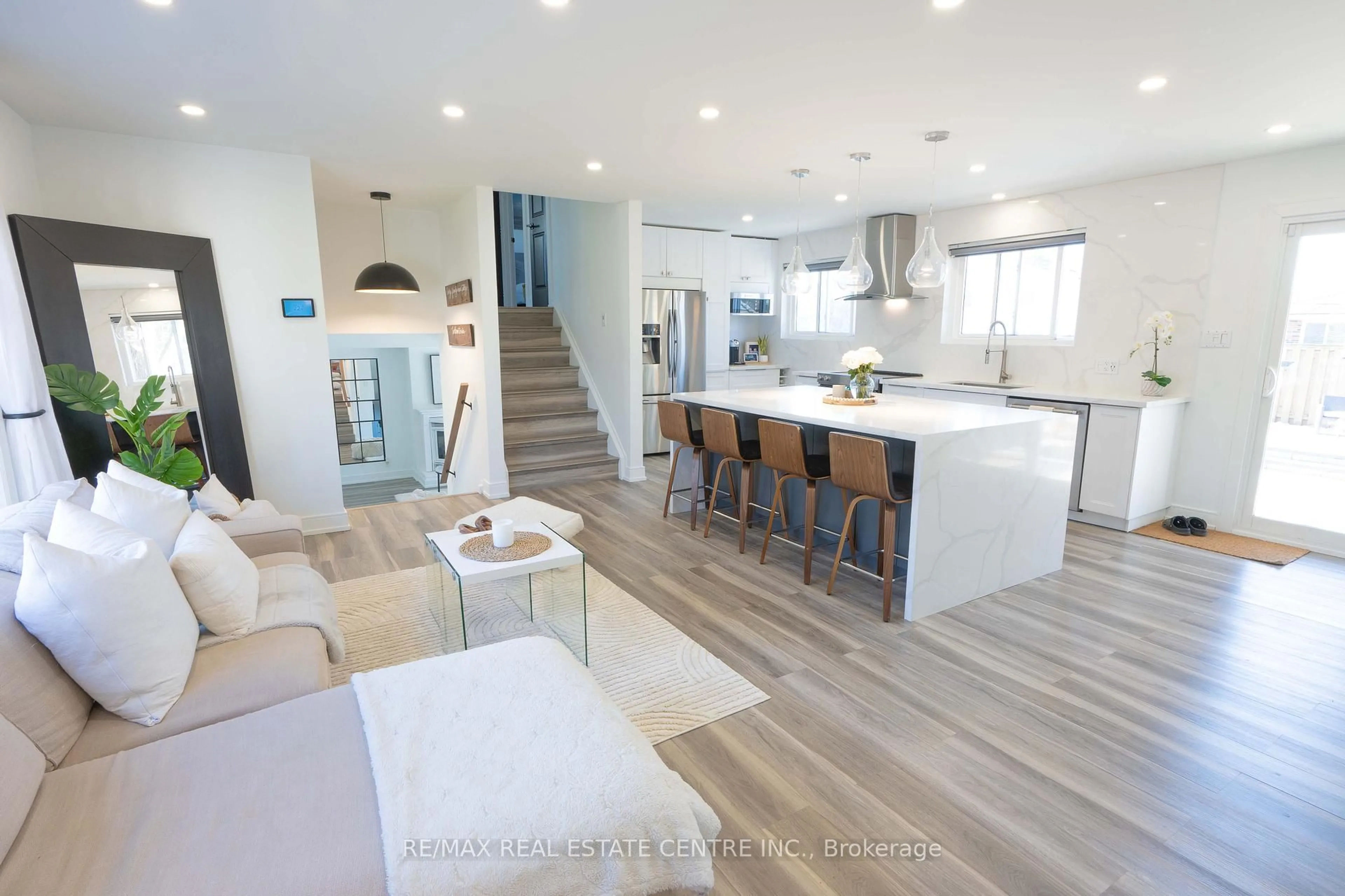 Open concept kitchen, unknown for 656 Meadow Lane, Burlington Ontario L7L 4R8