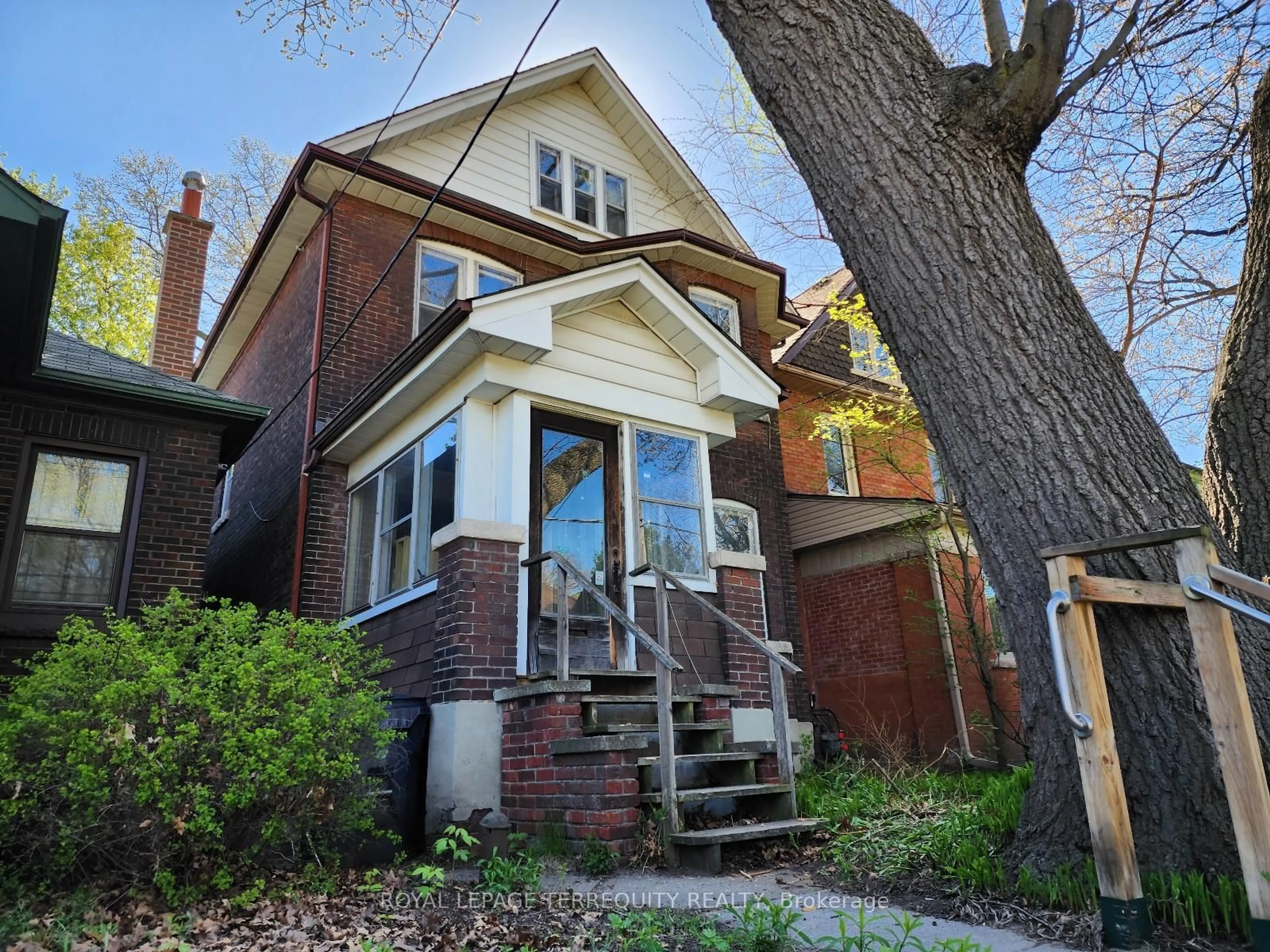 Home with brick exterior material, street for 629 Durie St, Toronto Ontario M6S 3H2