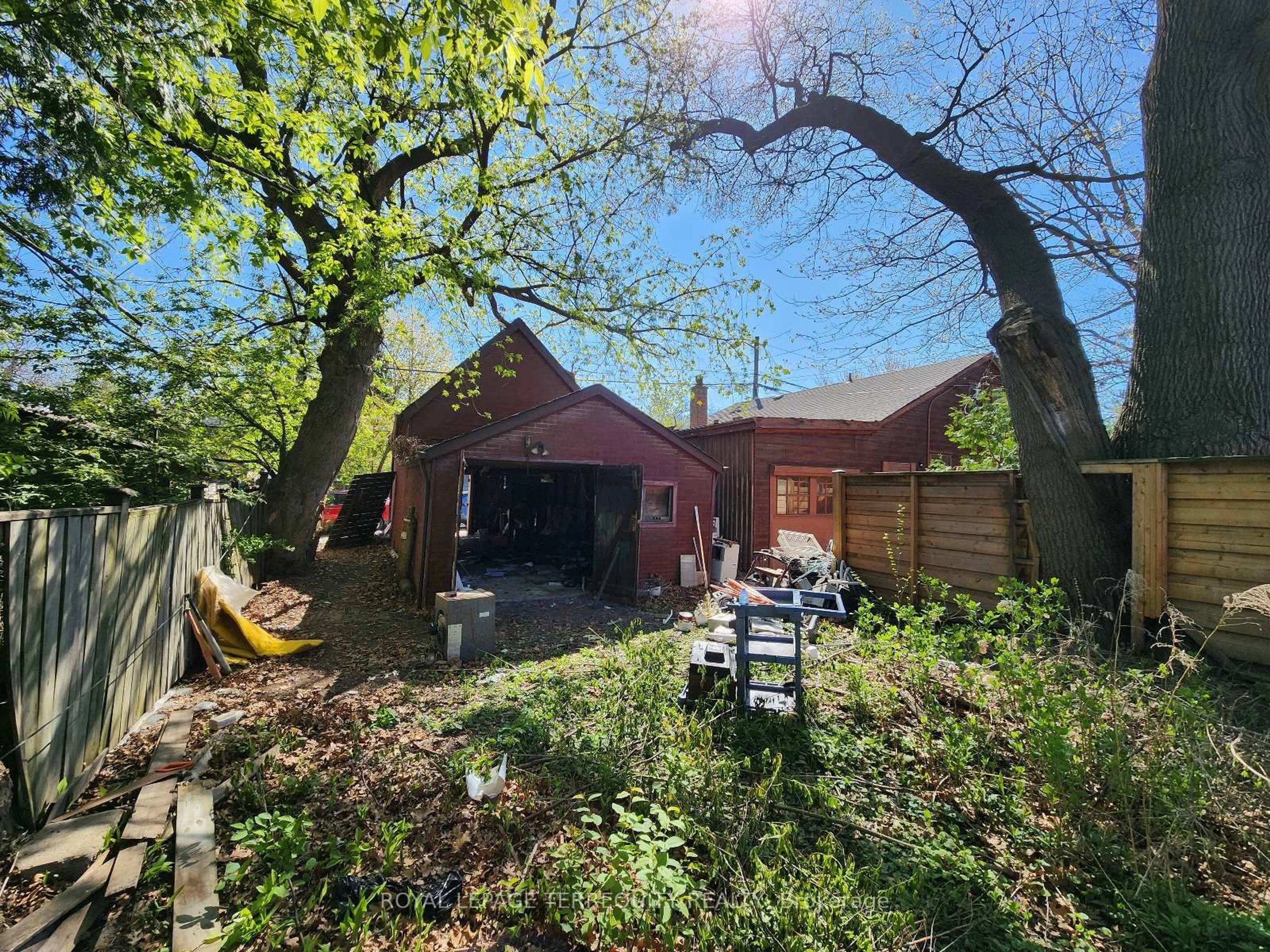 A pic from outside/outdoor area/front of a property/back of a property/a pic from drone, forest/trees view for 629 Durie St, Toronto Ontario M6S 3H2