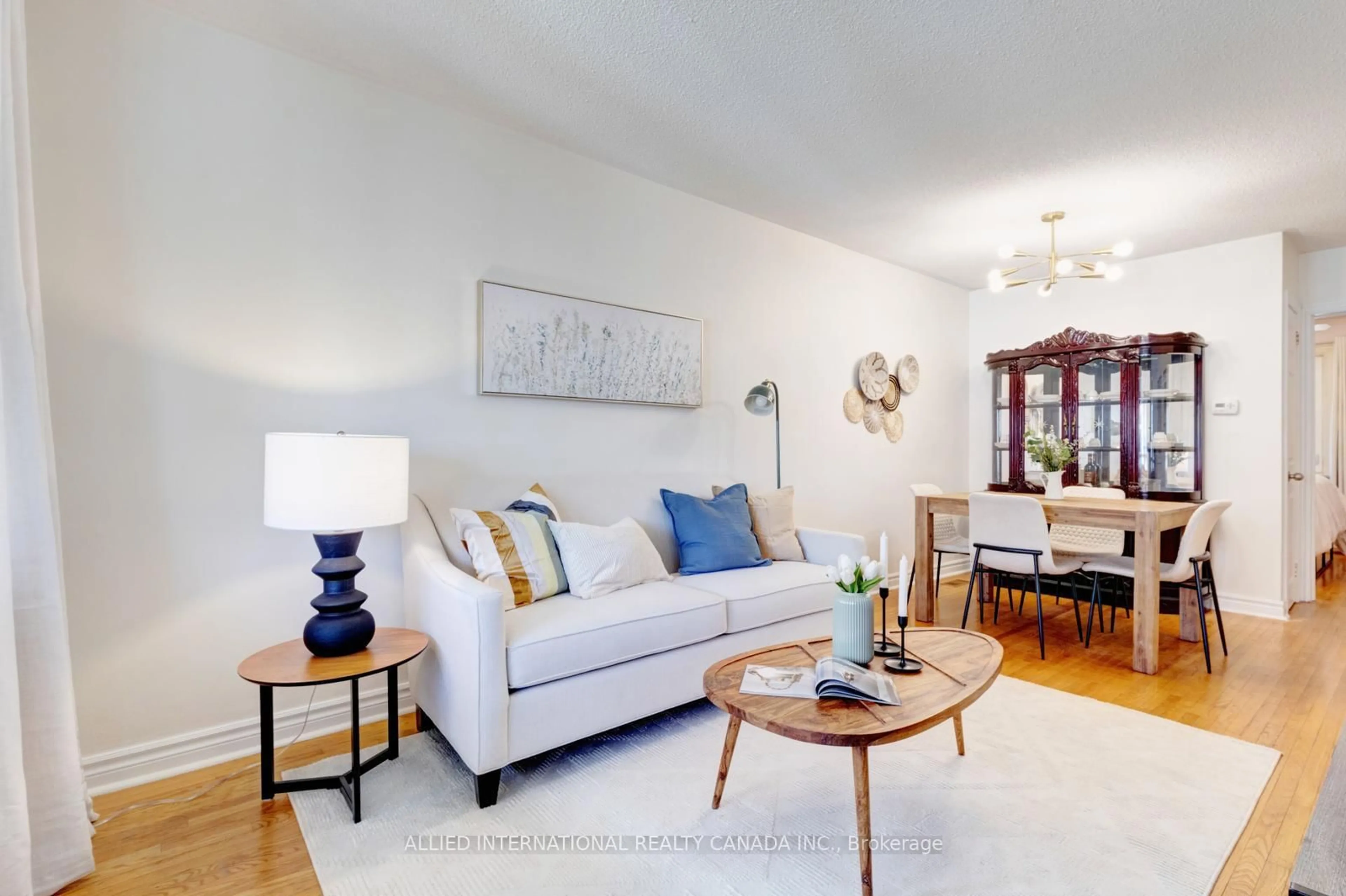 Living room with furniture, unknown for 467 Gilbert Ave, Toronto Ontario M6E 4X4