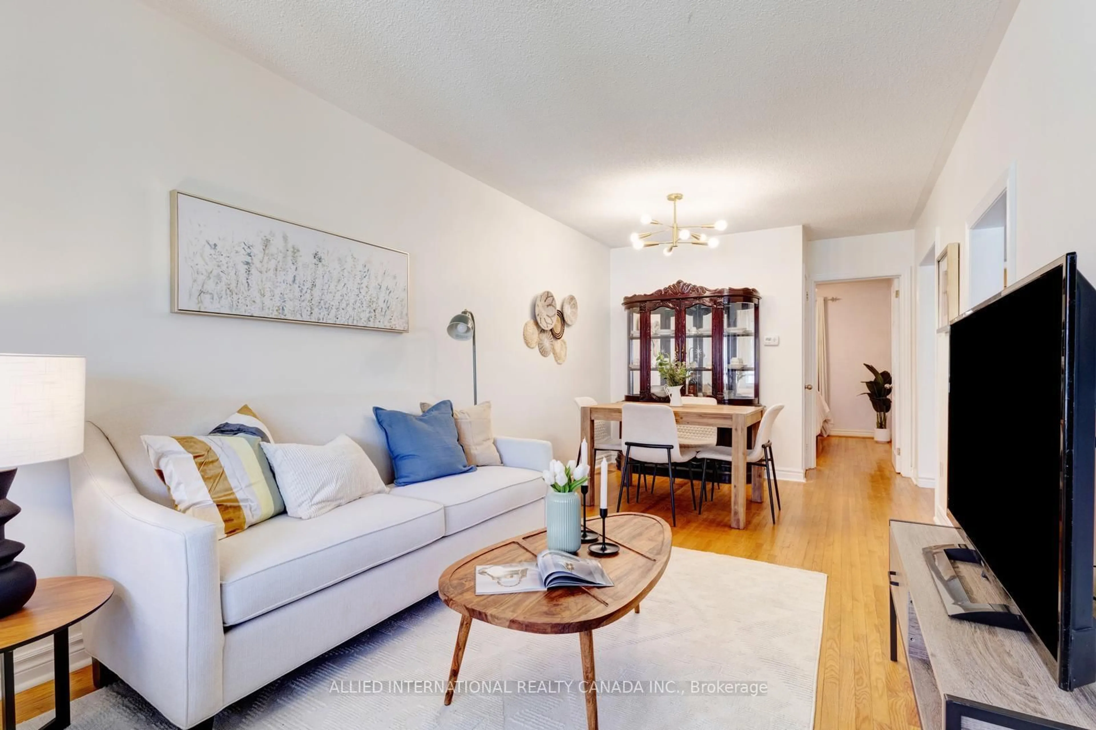 Living room with furniture, unknown for 467 Gilbert Ave, Toronto Ontario M6E 4X4
