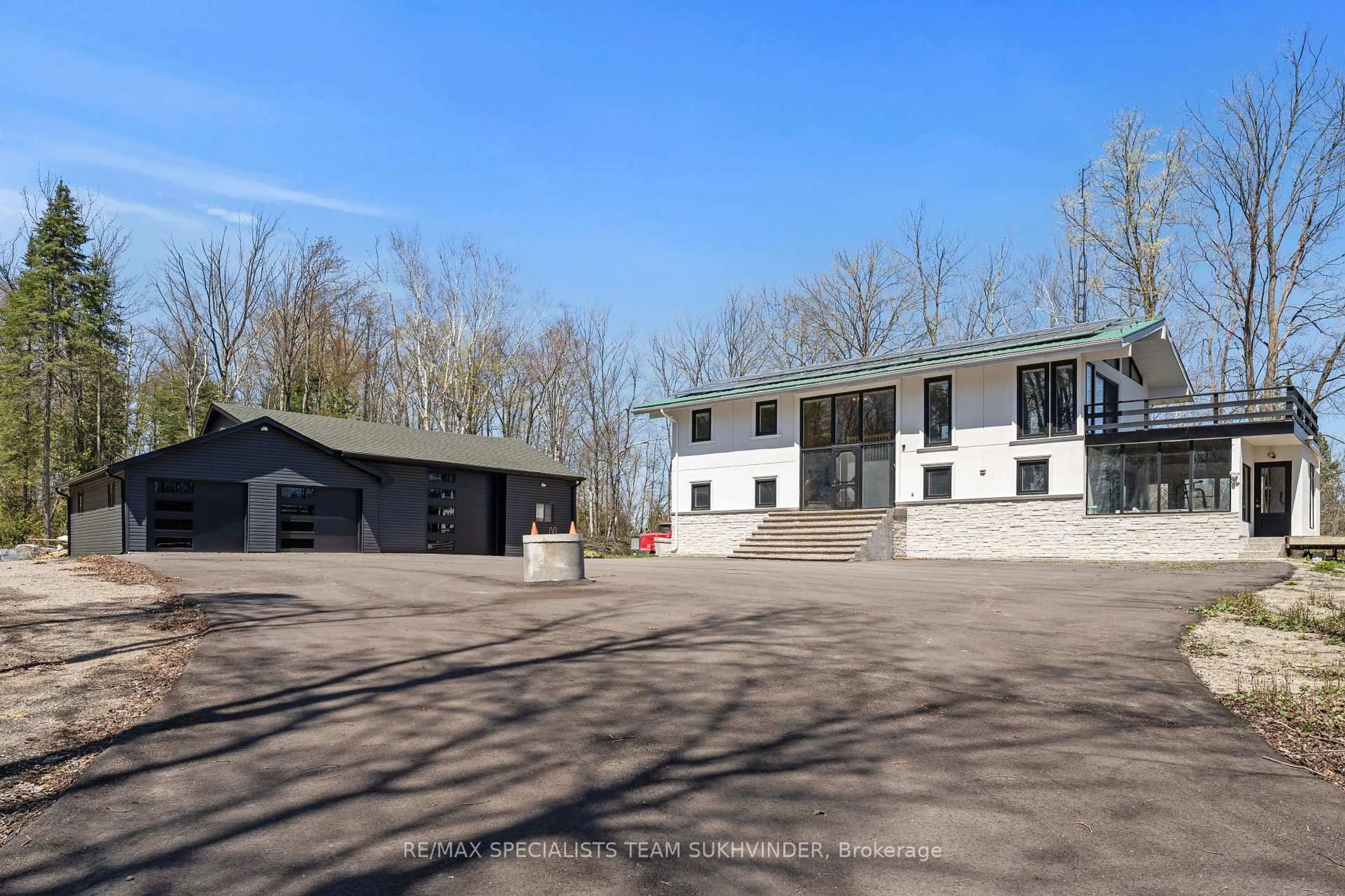 A pic from outside/outdoor area/front of a property/back of a property/a pic from drone, building for 4680 Beech Grove Sdrd, Caledon Ontario L7K 0N9