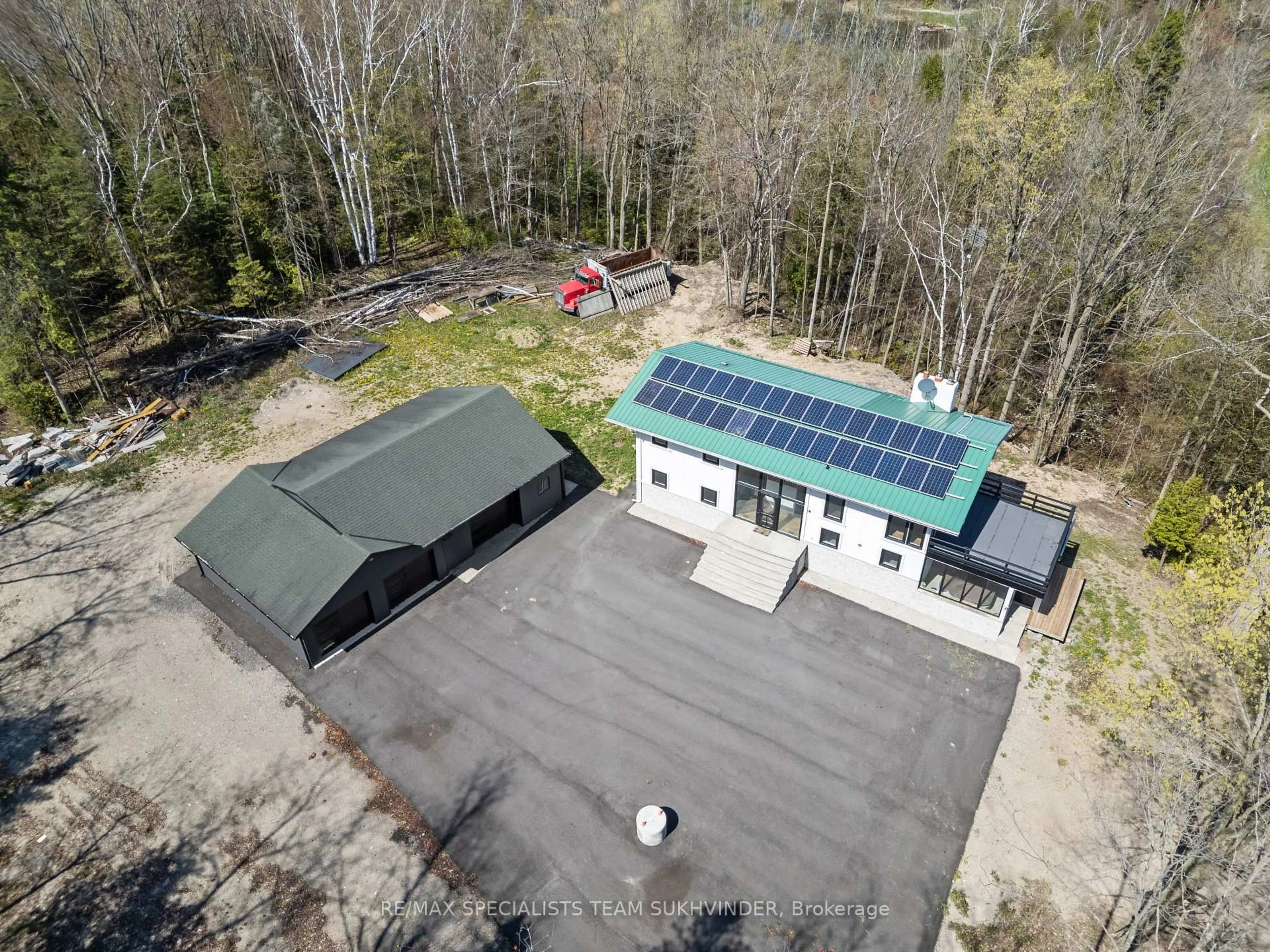 A pic from outside/outdoor area/front of a property/back of a property/a pic from drone, building for 4680 Beech Grove Sdrd, Caledon Ontario L7K 0N9