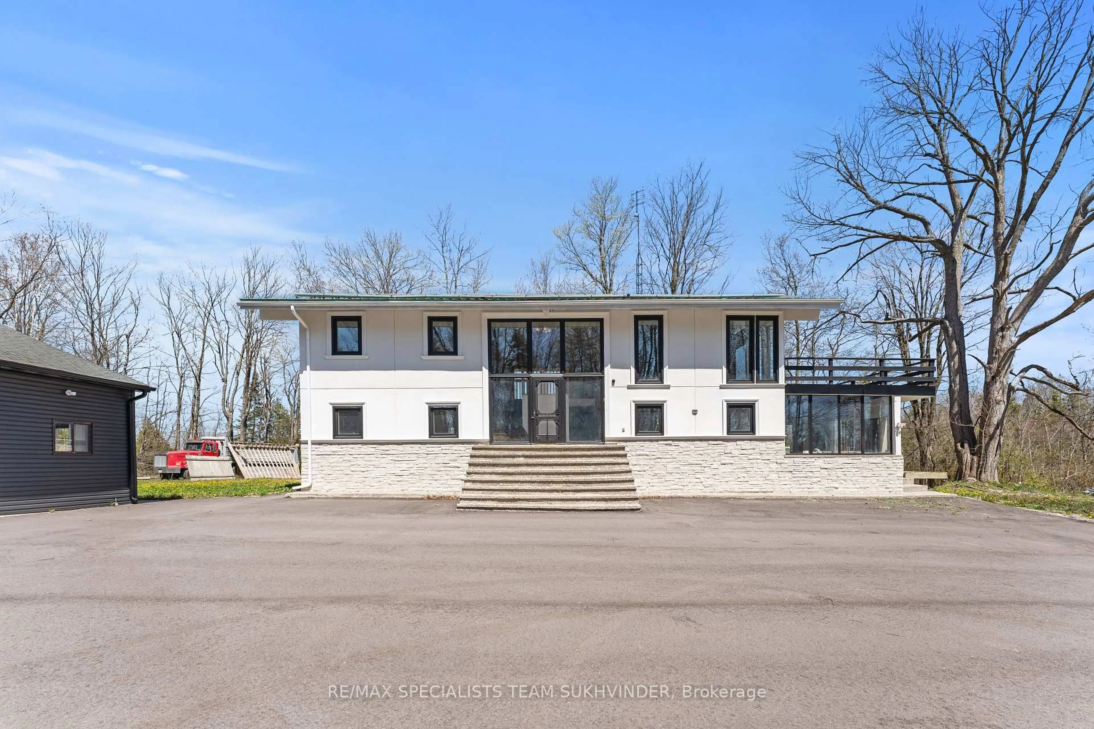 A pic from outside/outdoor area/front of a property/back of a property/a pic from drone, building for 4680 Beech Grove Sdrd, Caledon Ontario L7K 0N9