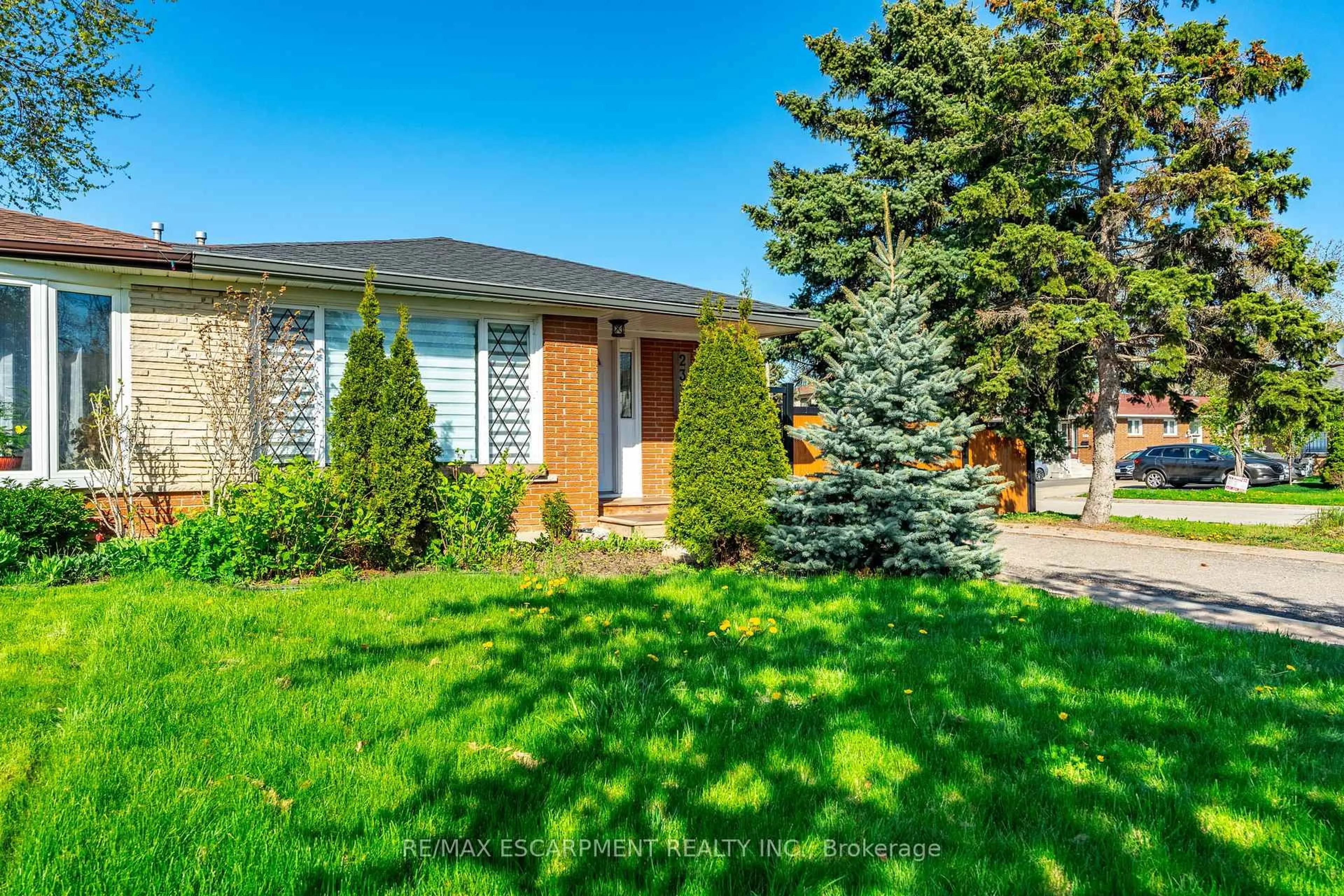 Home with brick exterior material, street for 2375 Gareth Rd, Mississauga Ontario L5B 1Z4