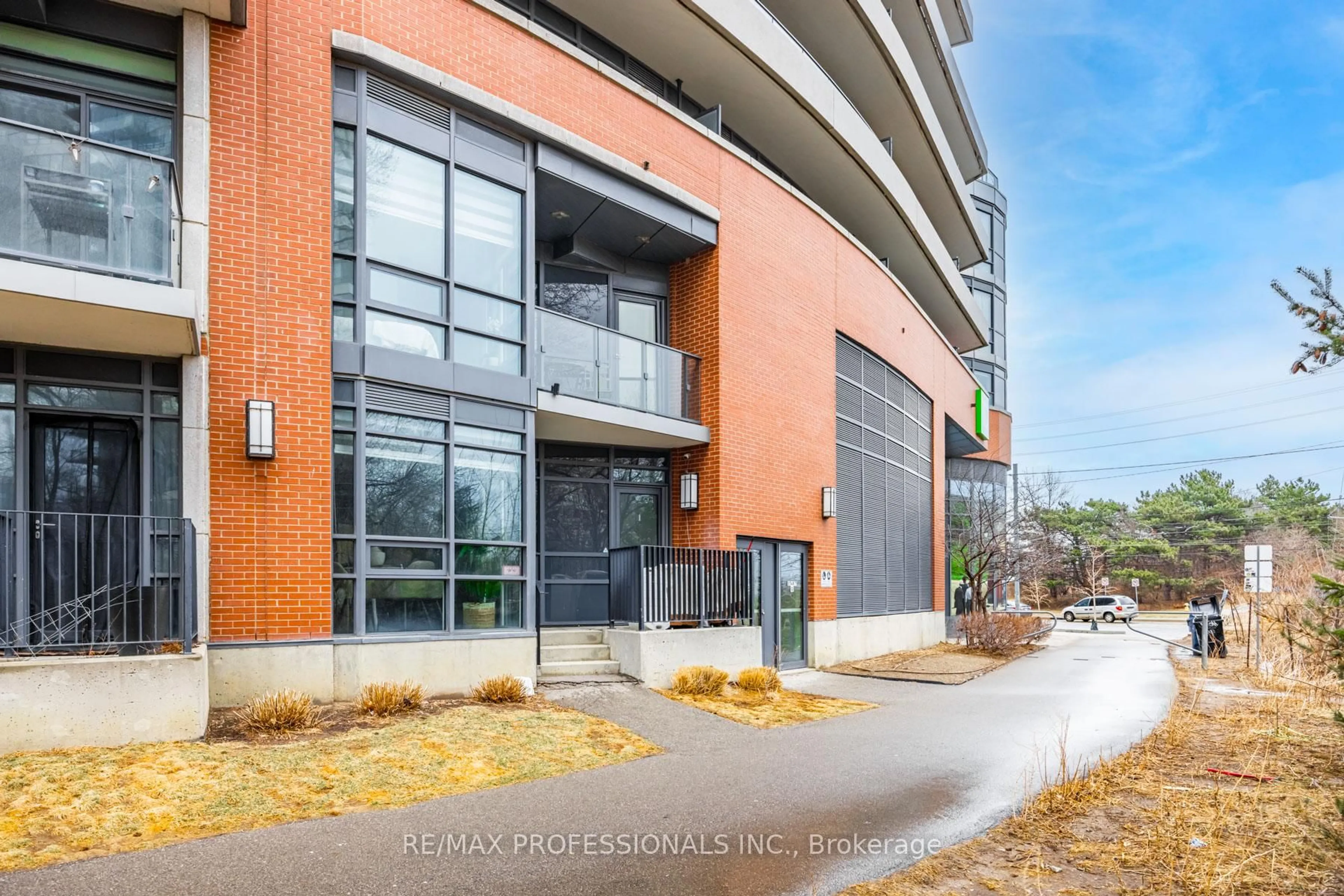 Home with brick exterior material, building for 2212 Lake Shore Blvd #Th04, Toronto Ontario M8V 0C2
