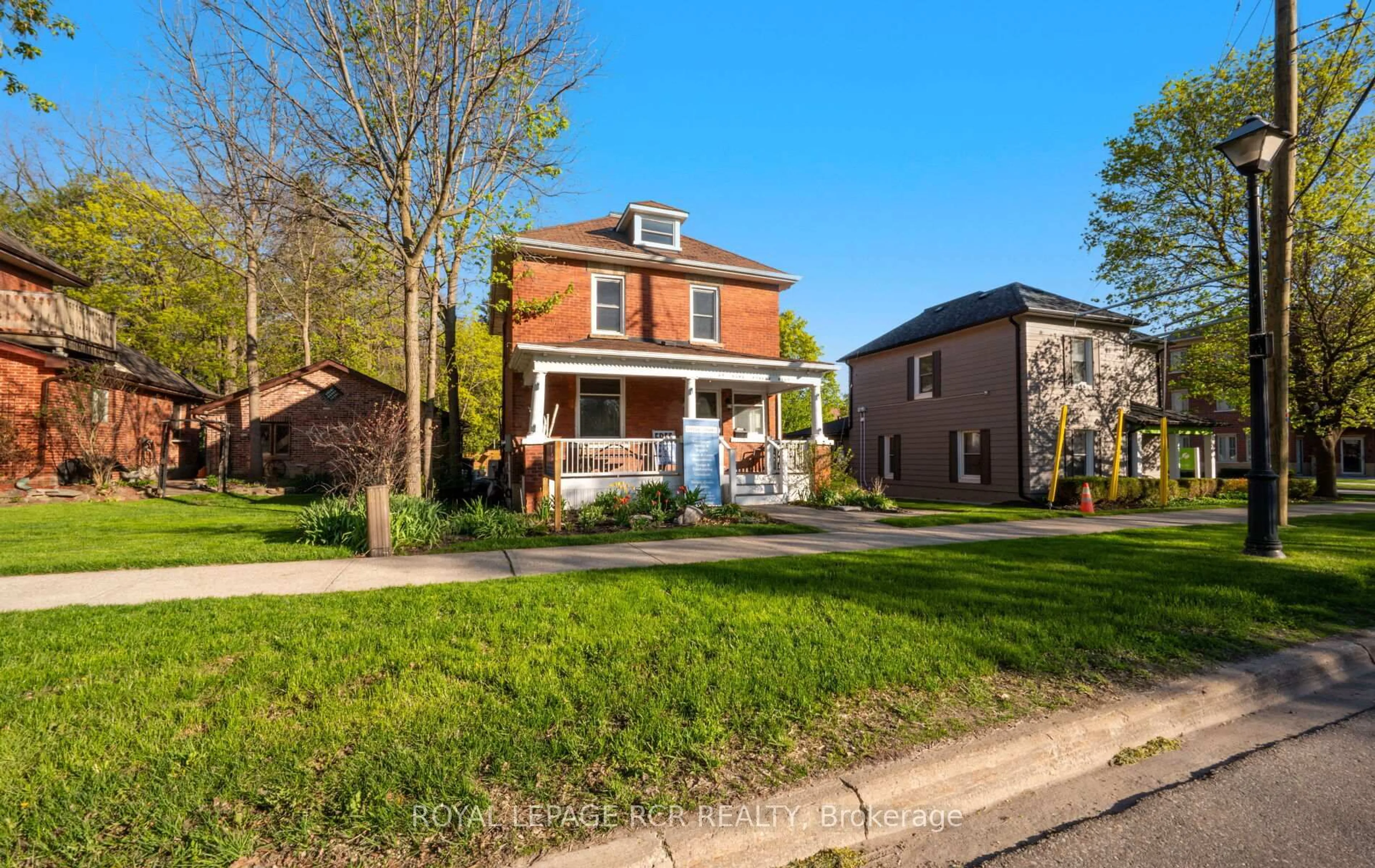 Home with brick exterior material, street for 69 King St, Caledon Ontario L7E 1A2