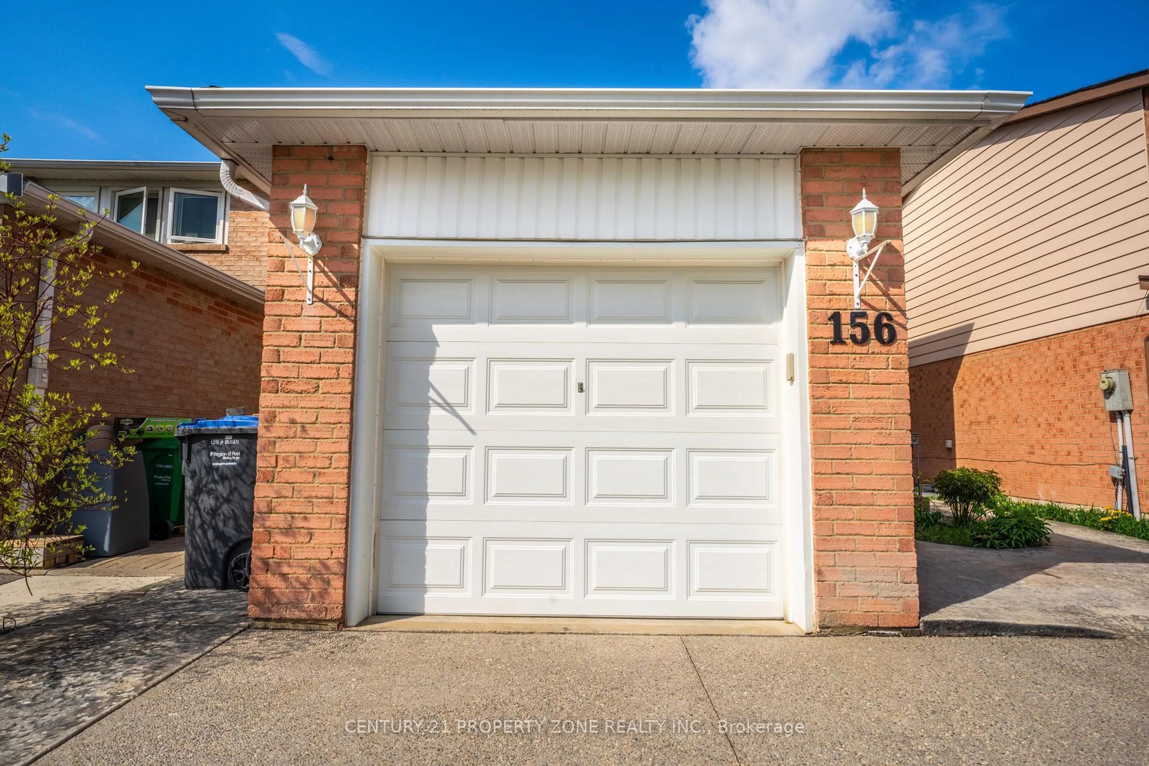 Indoor garage for 156 Martindale Cres, Brampton Ontario L6X 2V2