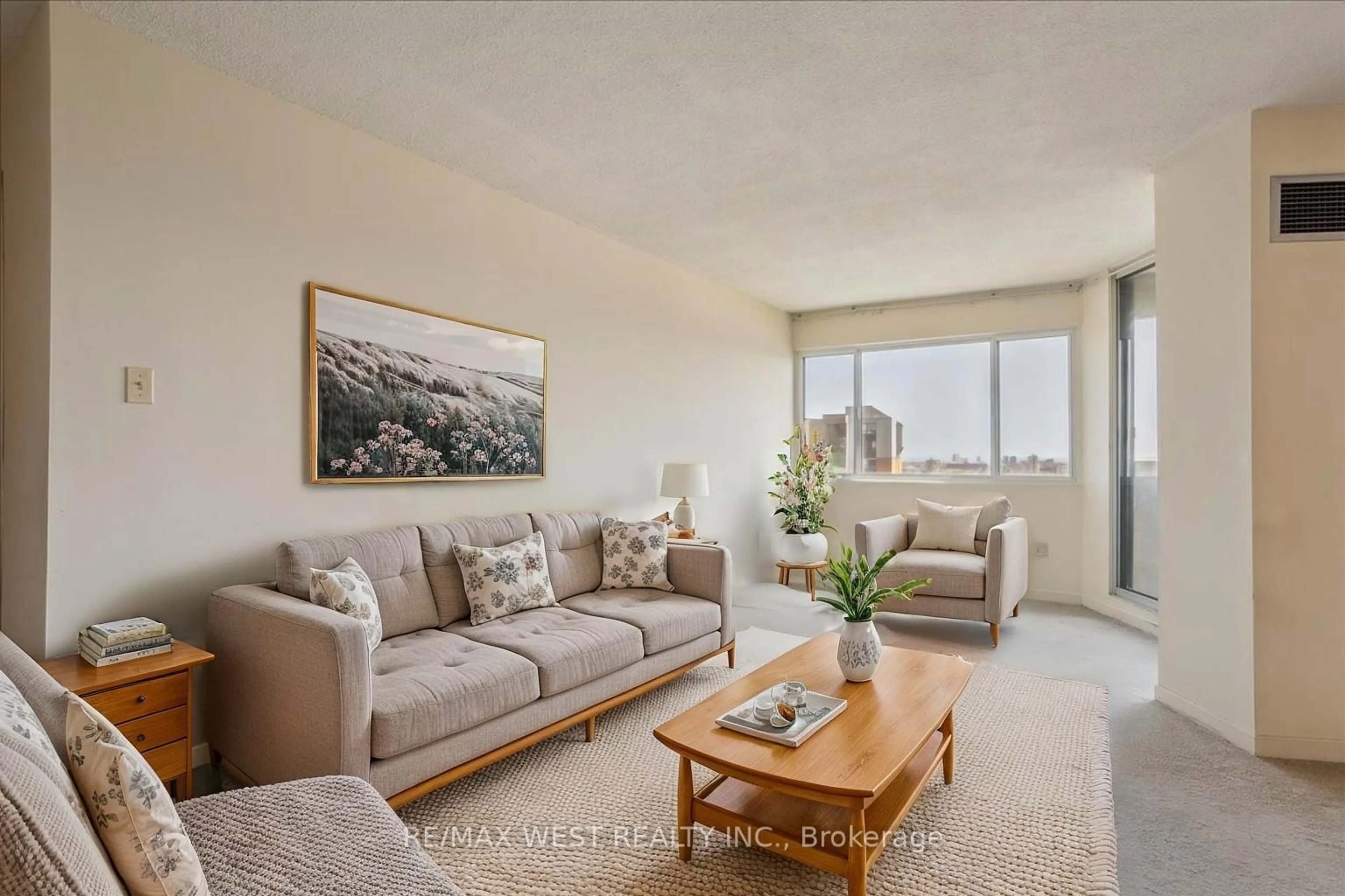 Living room with furniture, unknown for 50 Elm Dr #1509, Mississauga Ontario L5A 3X2