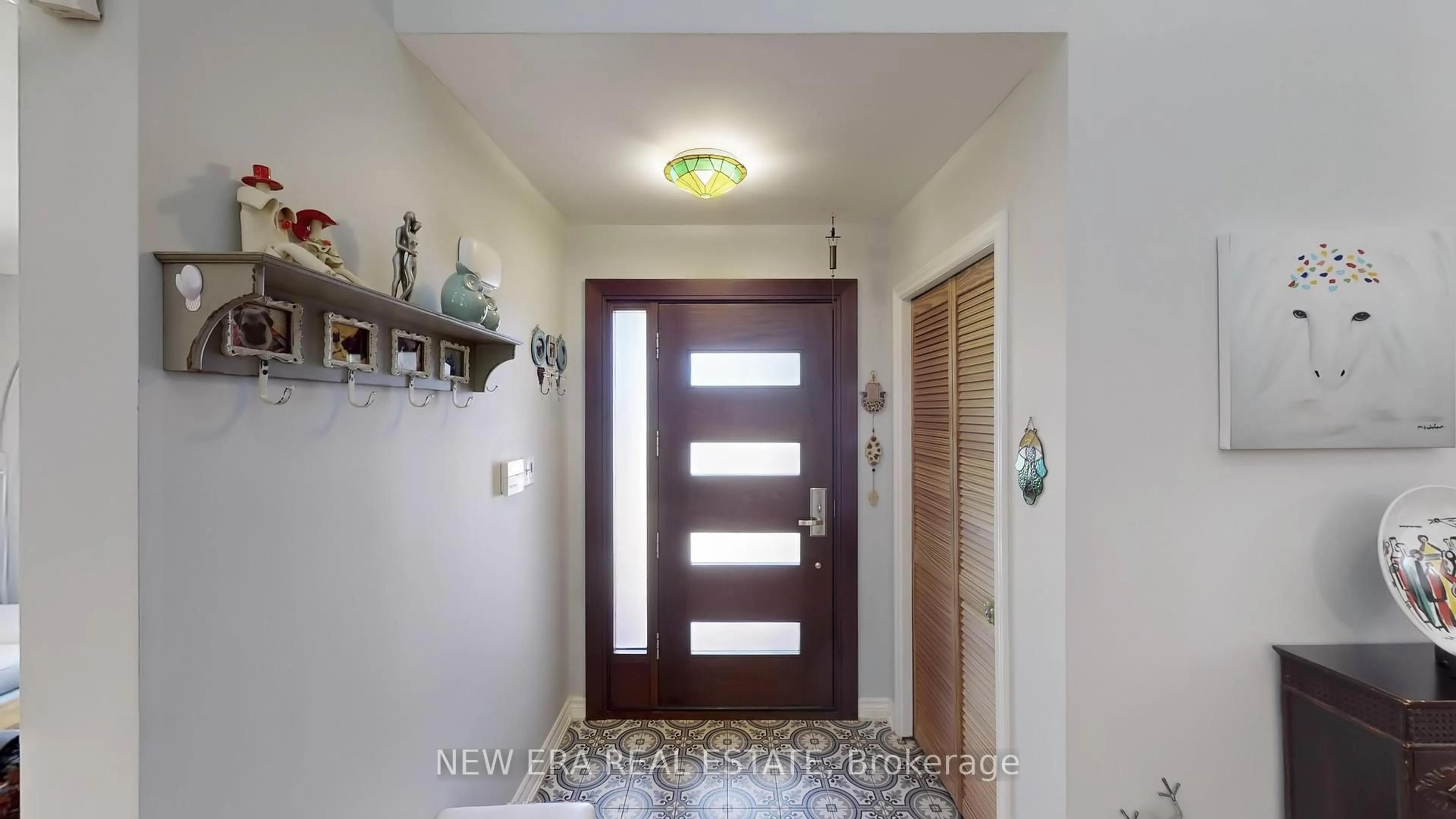 Indoor entryway for 2311 Duncaster Dr, Burlington Ontario L7P 4C2