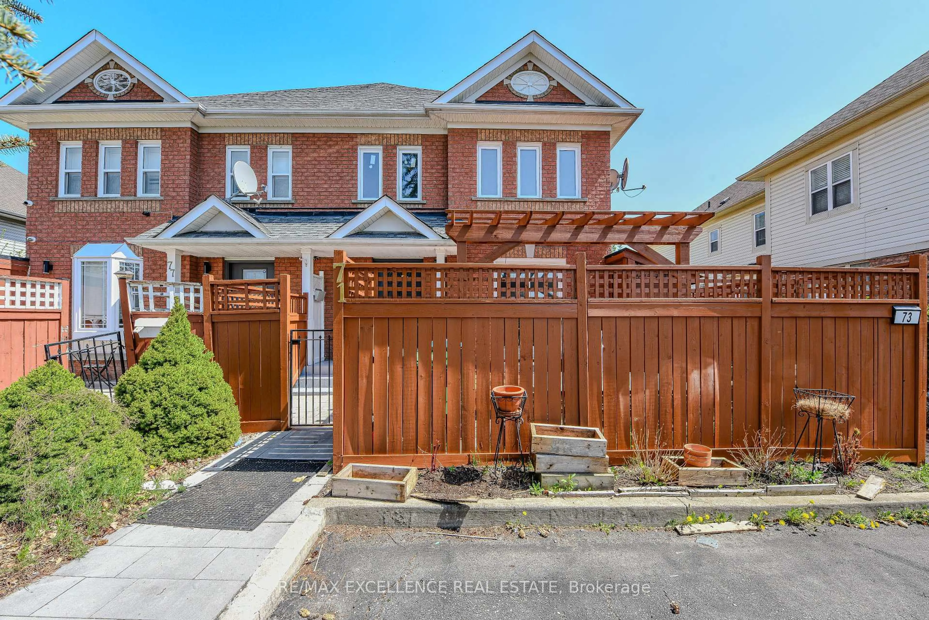 Home with brick exterior material, street for 71 Oatfield Rd, Brampton Ontario L6R 1Y3