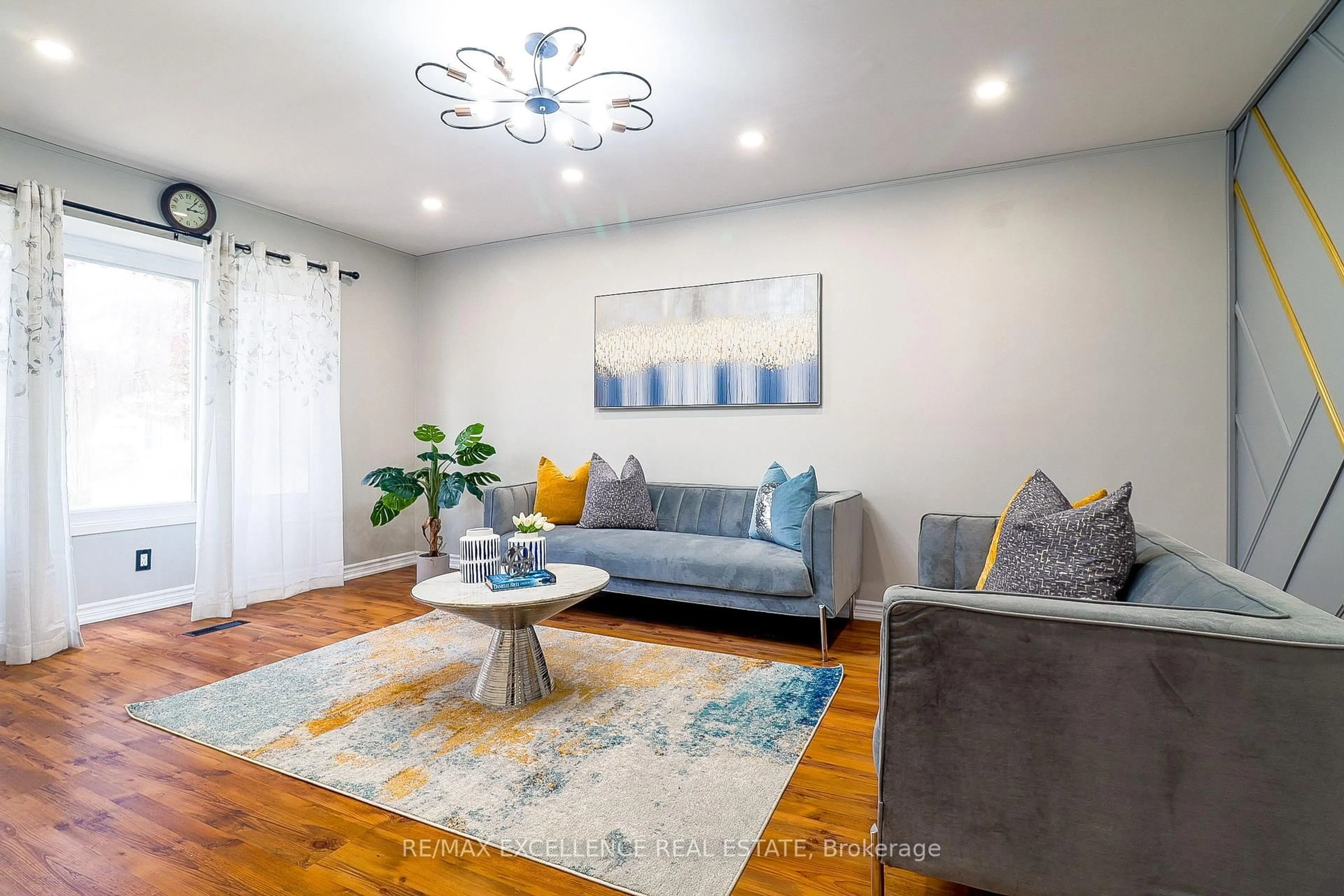 Living room with furniture, unknown for 19 Mikado Cres, Brampton Ontario L6S 3R3