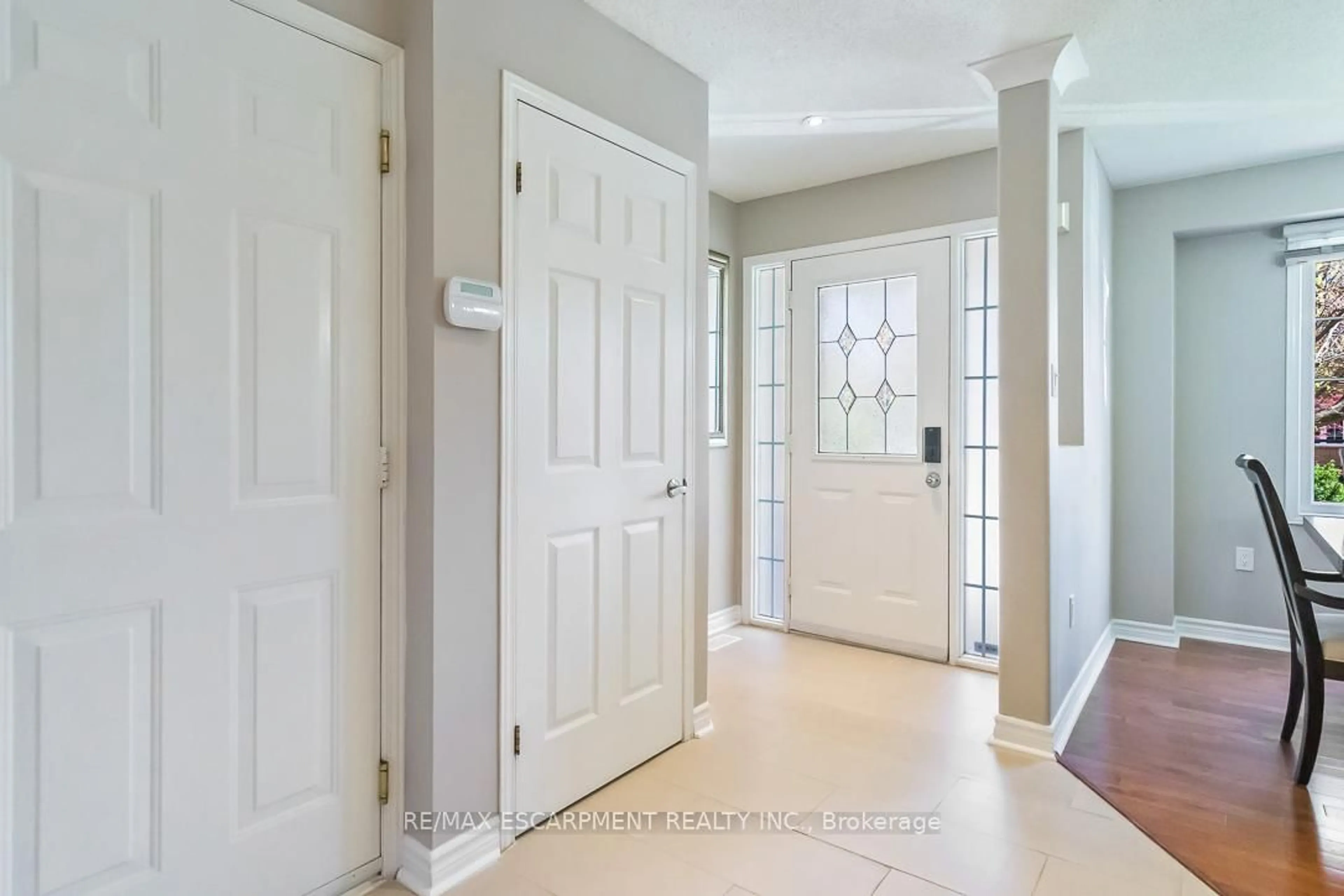 Indoor entryway for 2160 Peach Tree Lane, Oakville Ontario L6M 3W7
