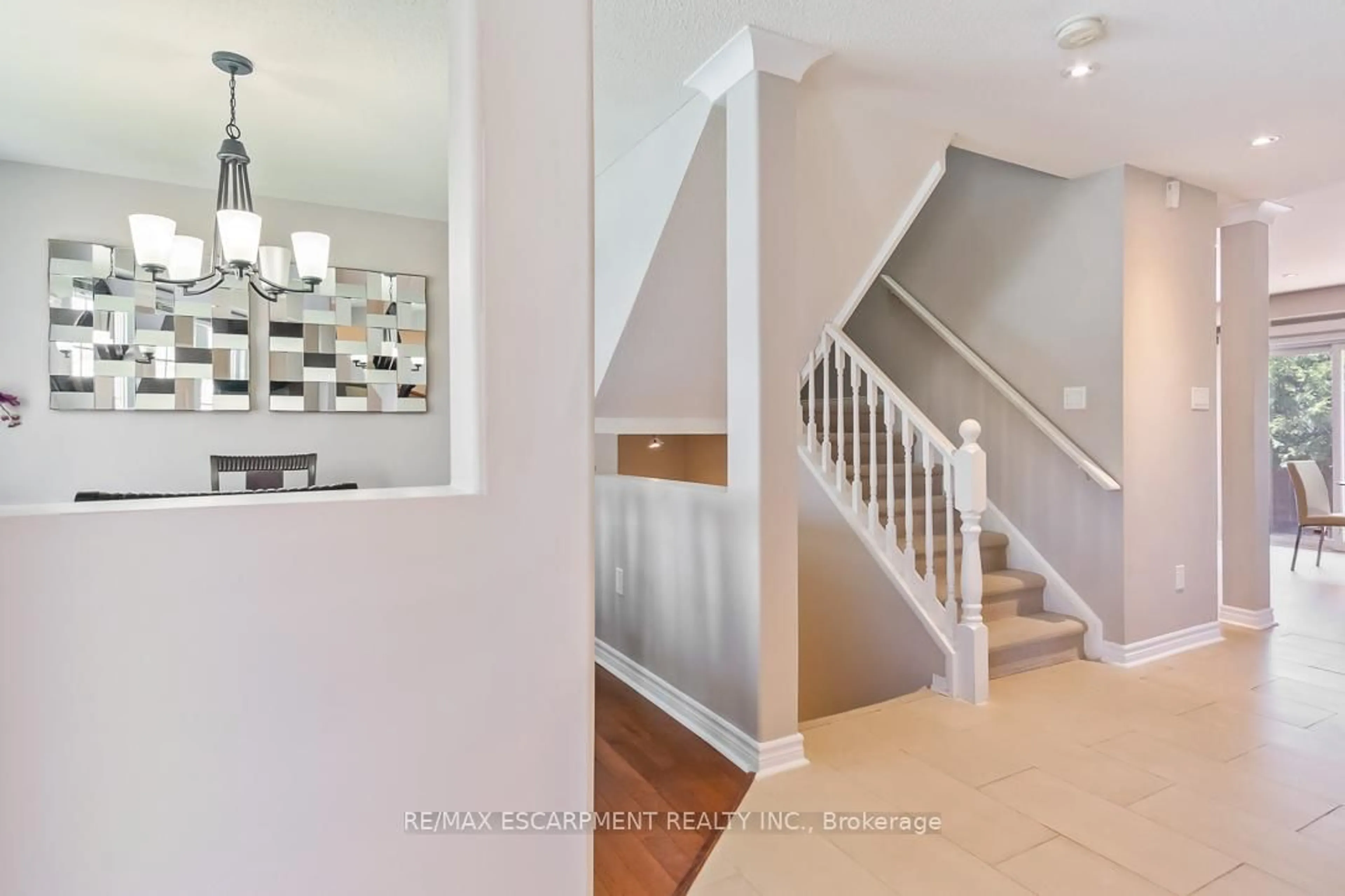 Indoor entryway for 2160 Peach Tree Lane, Oakville Ontario L6M 3W7