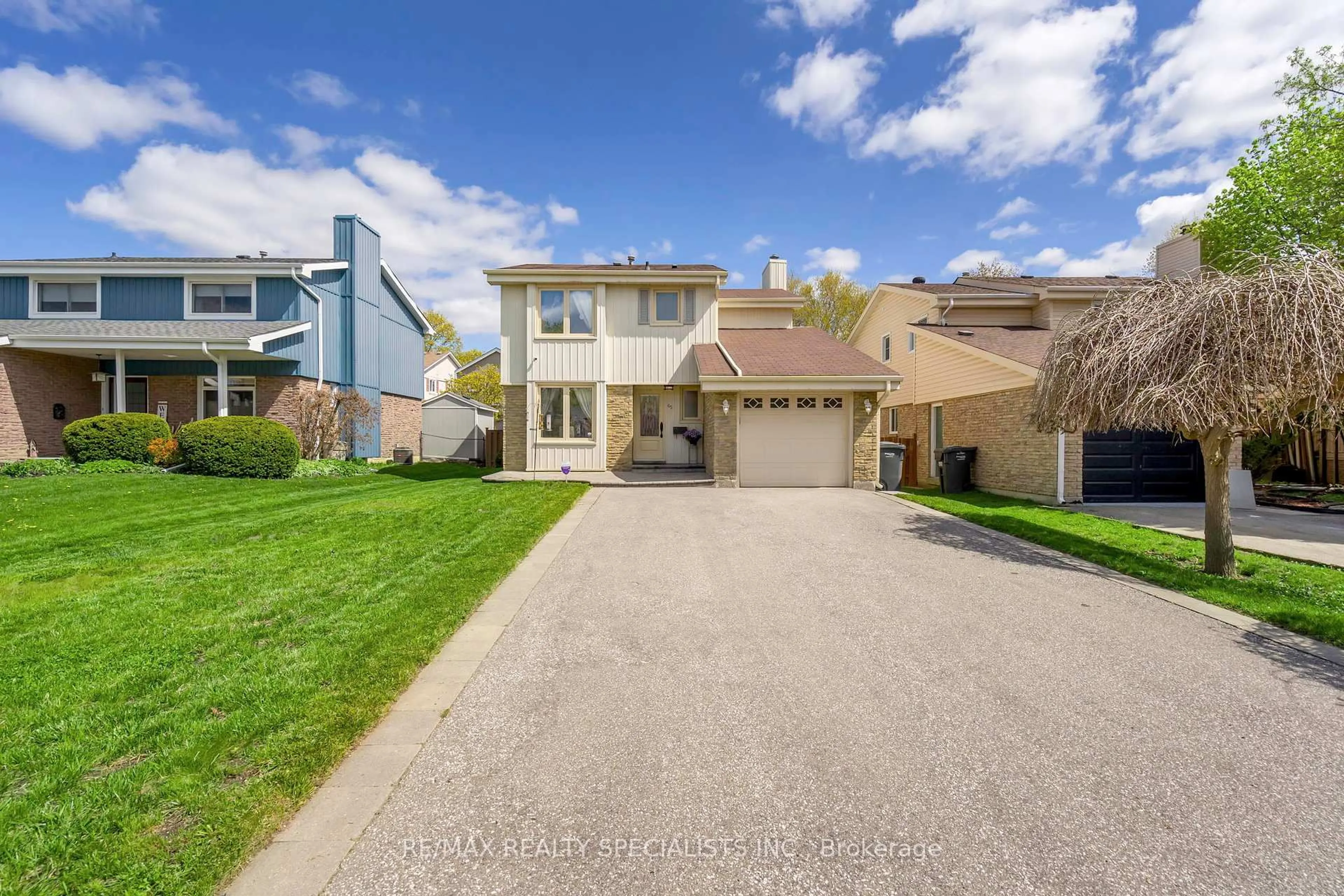 A pic from outside/outdoor area/front of a property/back of a property/a pic from drone, street for 65 Somerset Dr, Brampton Ontario L6Z 1C3