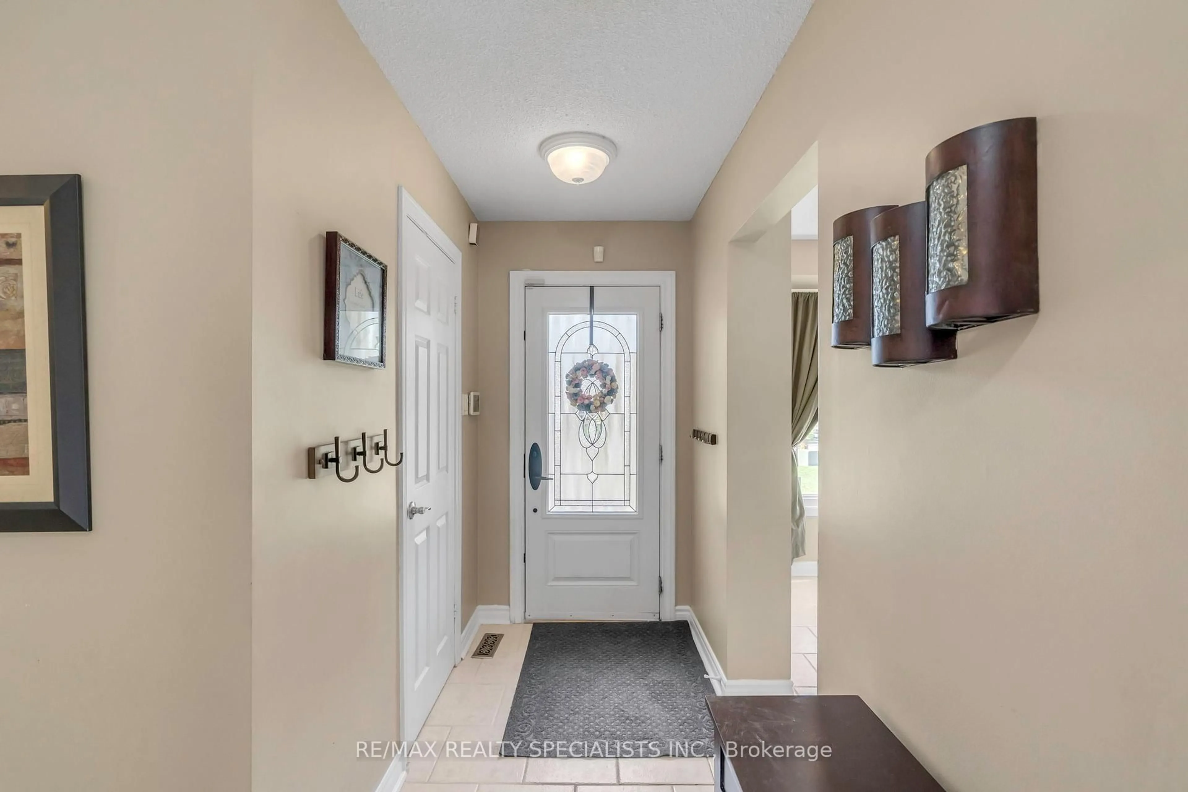 Indoor entryway for 65 Somerset Dr, Brampton Ontario L6Z 1C3