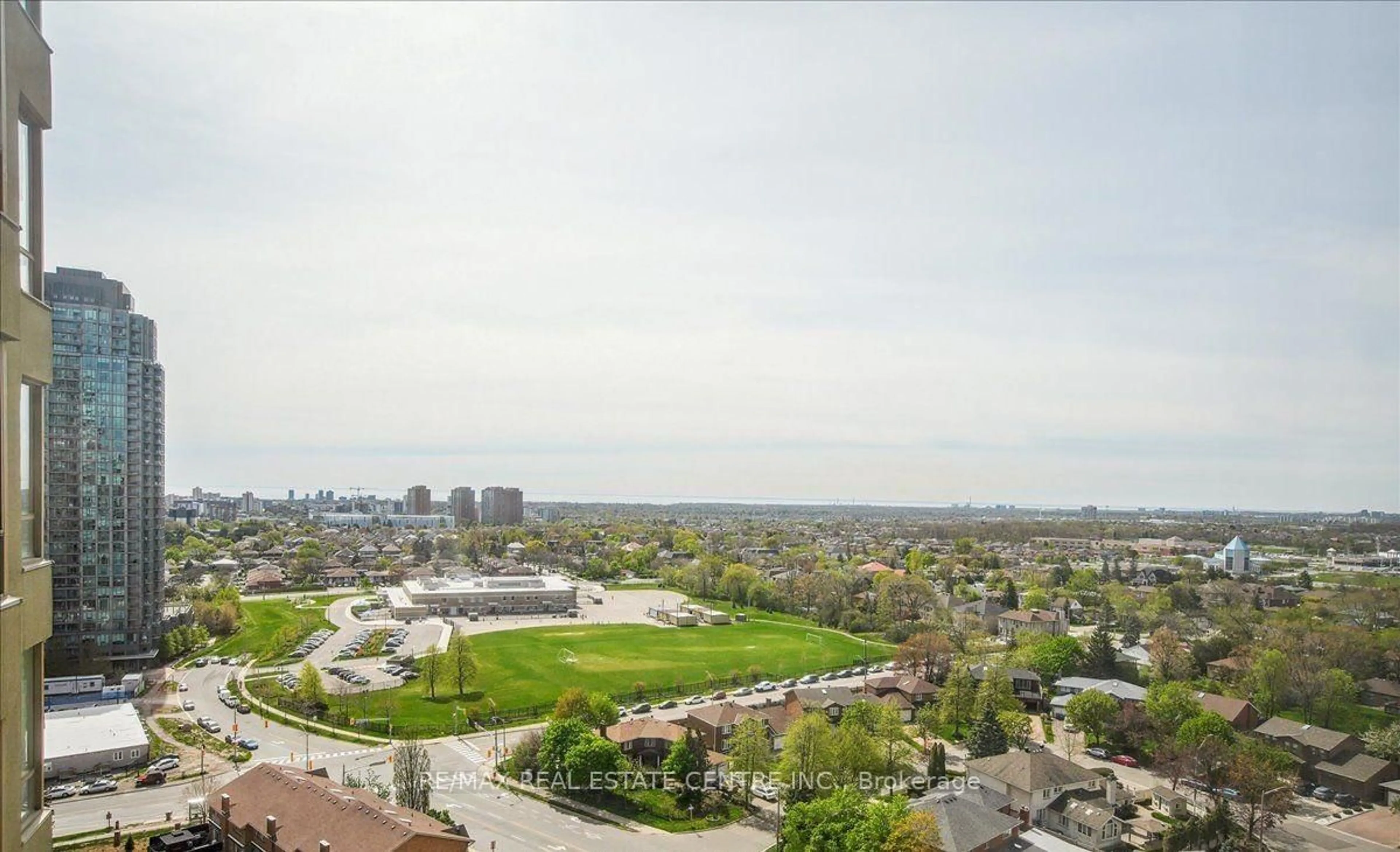 A pic from outside/outdoor area/front of a property/back of a property/a pic from drone, city buildings view from balcony for 3605 Kariya Dr #2007, Mississauga Ontario L5B 3J4
