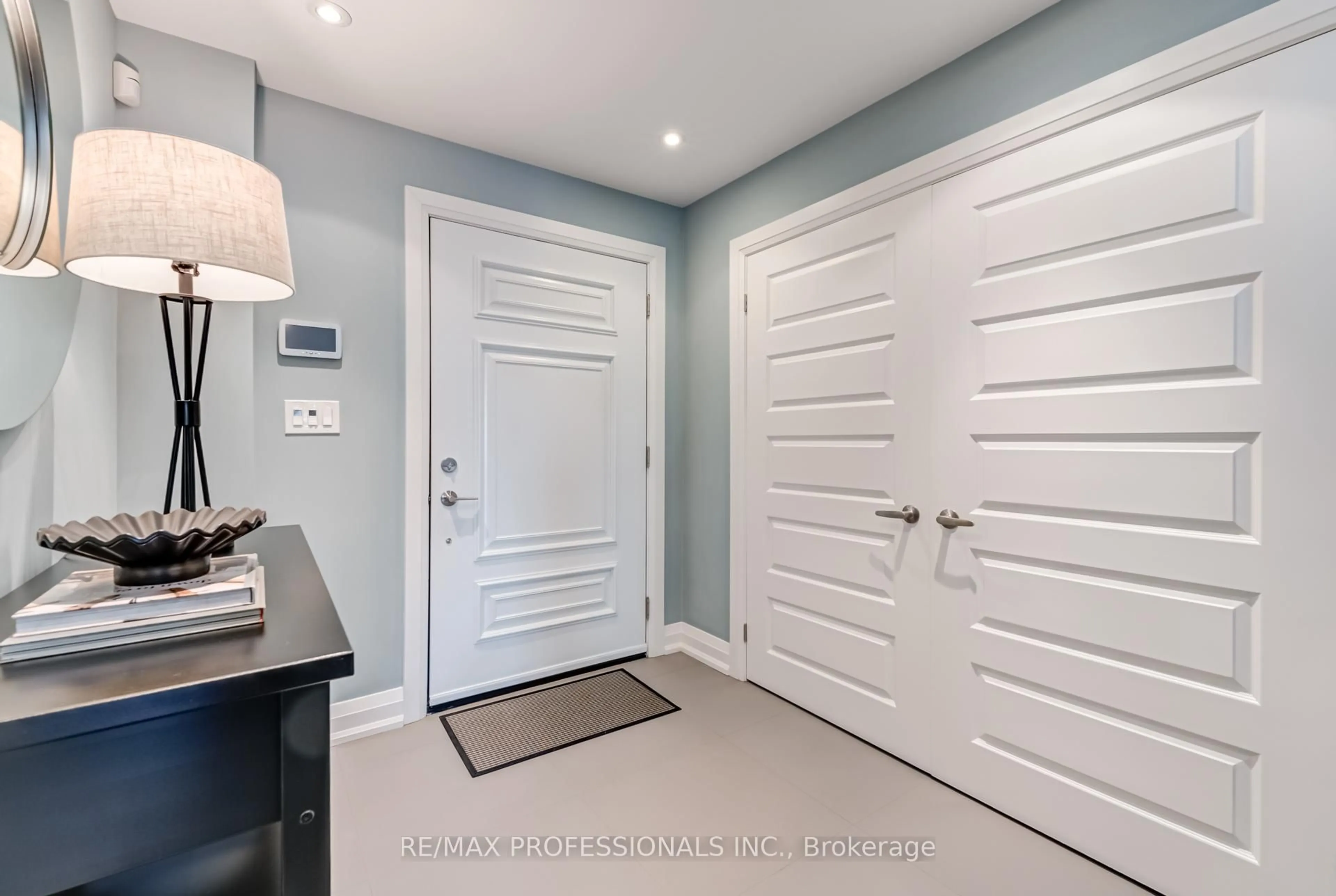 Indoor entryway for 372 Silverthorne Ave, Toronto Ontario M6M 3G9