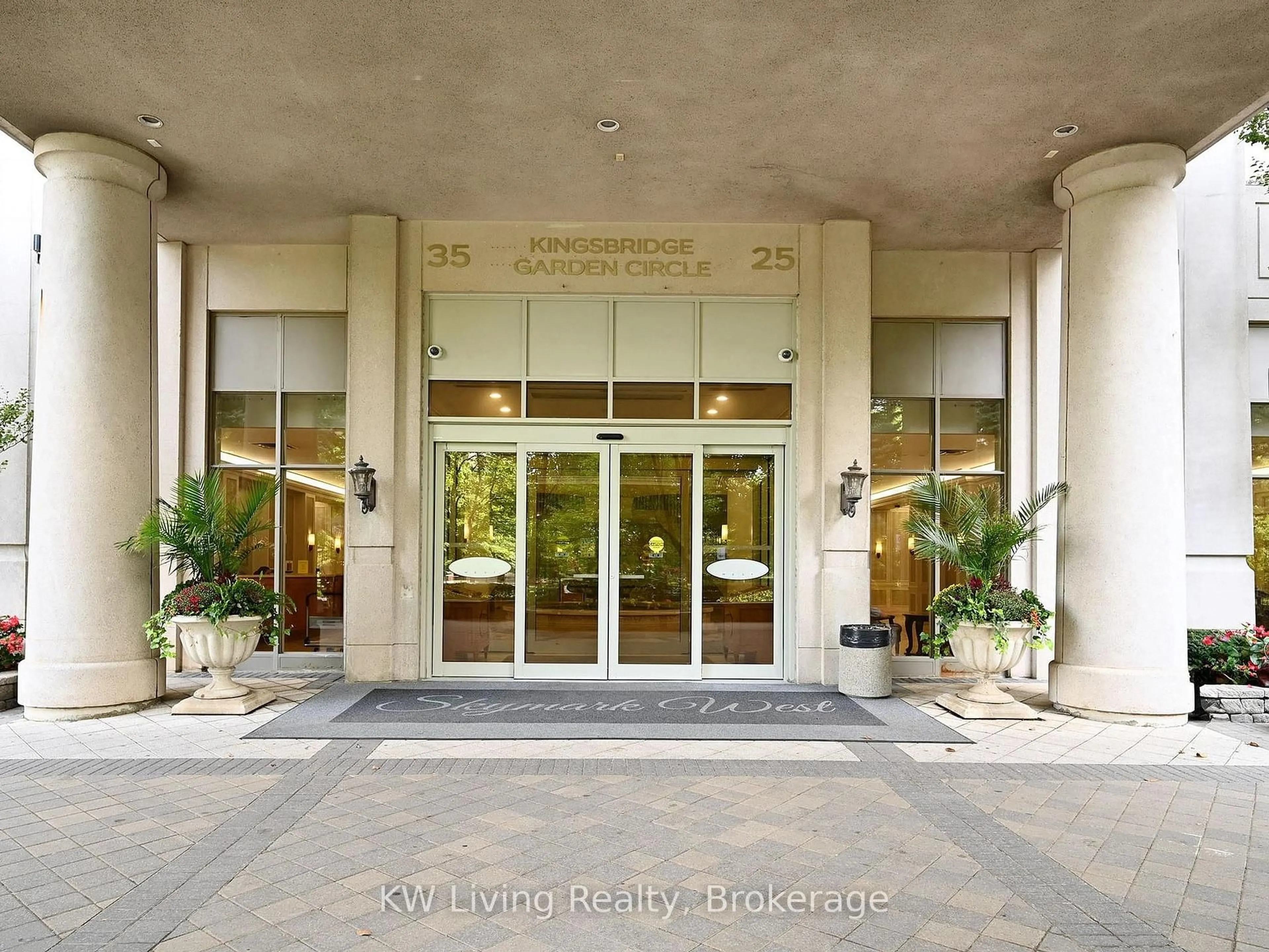 Indoor foyer for 35 Kingsbridge Garden Circ #2209, Mississauga Ontario L5R 3Z5