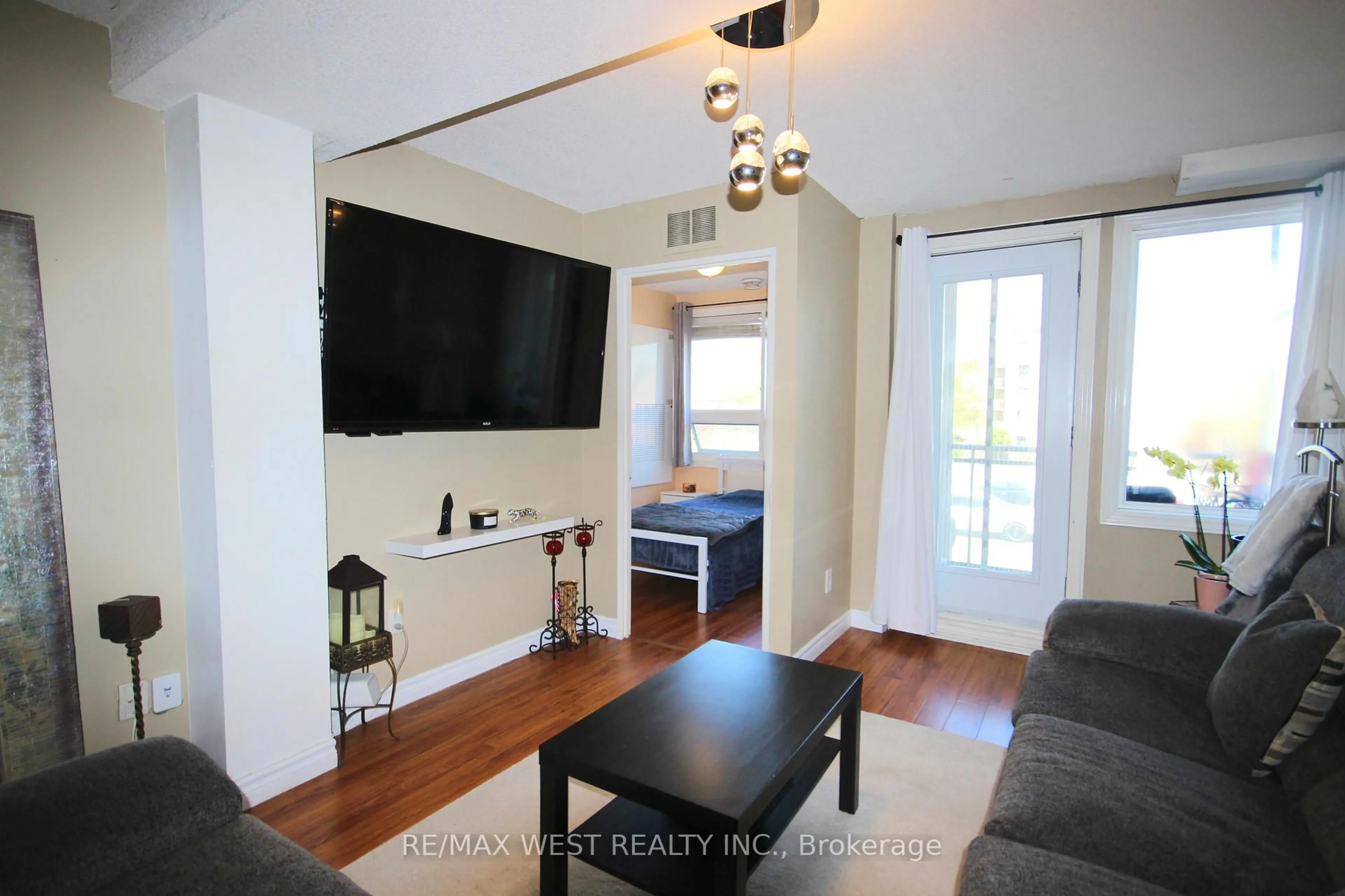 Unknown for 7405 Goreway Dr #202, Mississauga Ontario L4T 0A3