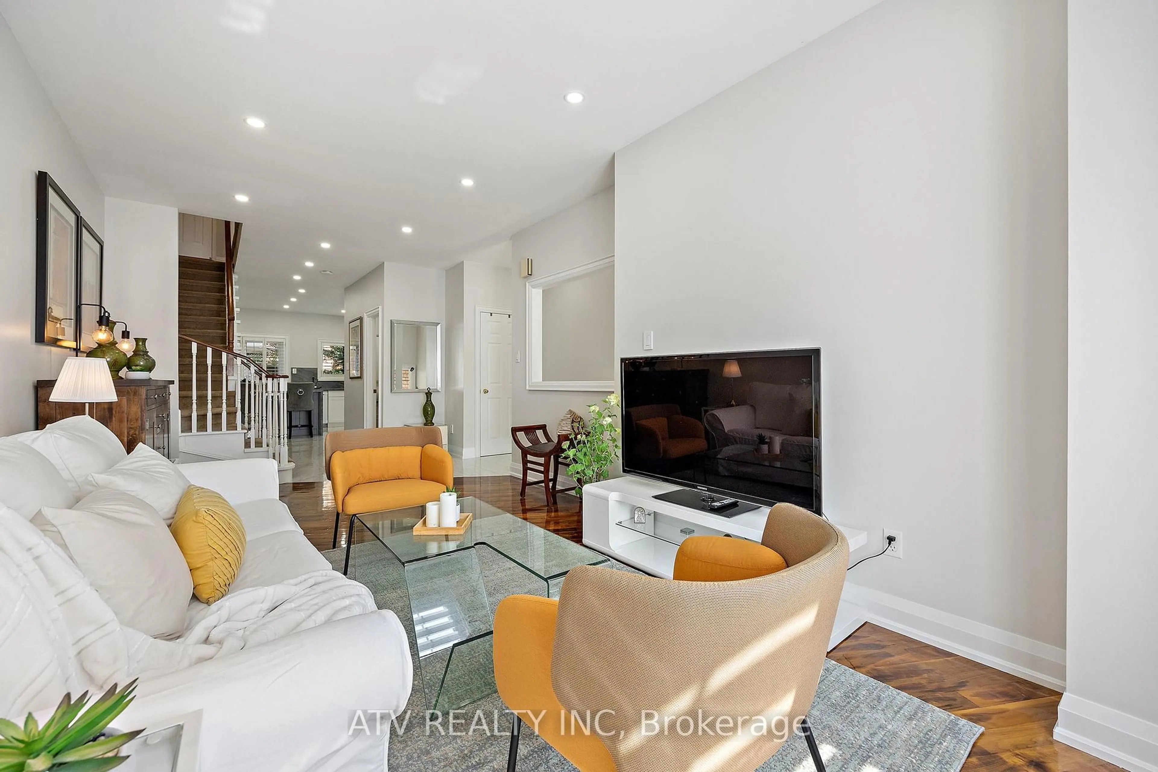 Living room with furniture, unknown for 6 Bluewater Crt, Toronto Ontario M8V 4A8