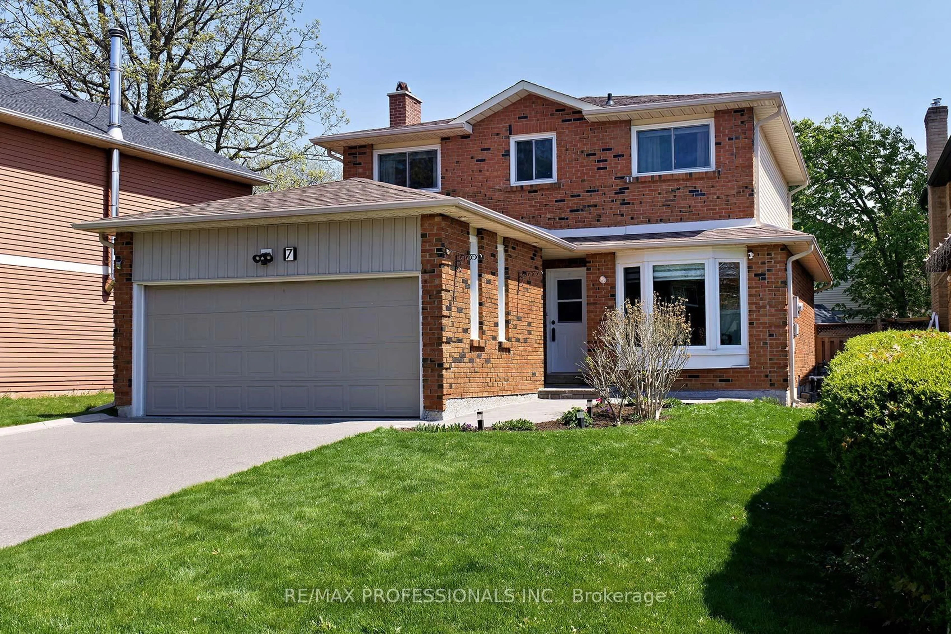 Home with brick exterior material, street for 7 Dalzell Ave, Brampton Ontario L6Z 1H1