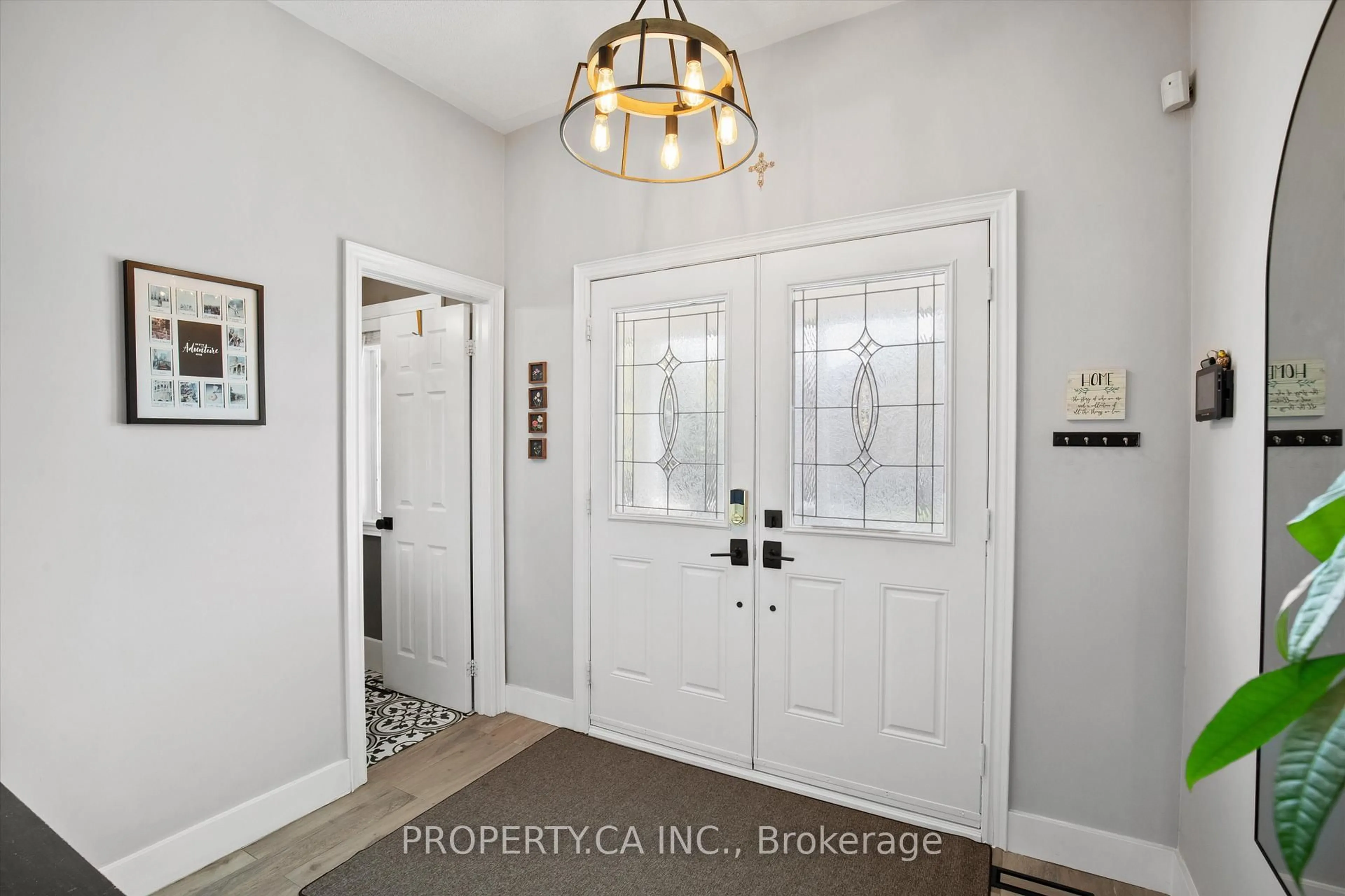 Indoor entryway for 80 Spotted Owl Cres, Brampton Ontario L7A 0K1