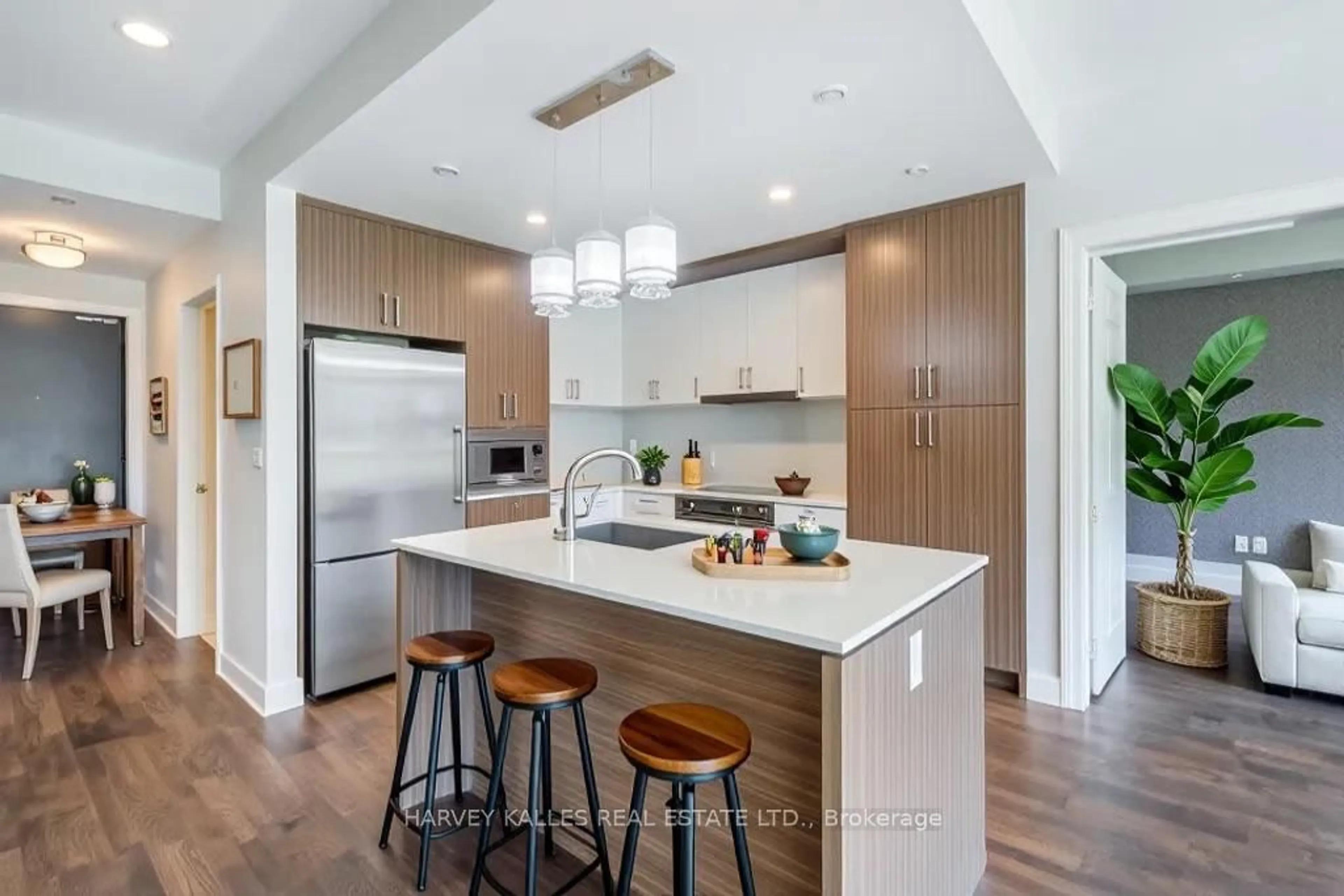 Contemporary kitchen, unknown for 1575 Lakeshore Rd #366, Mississauga Ontario L5J 0B1