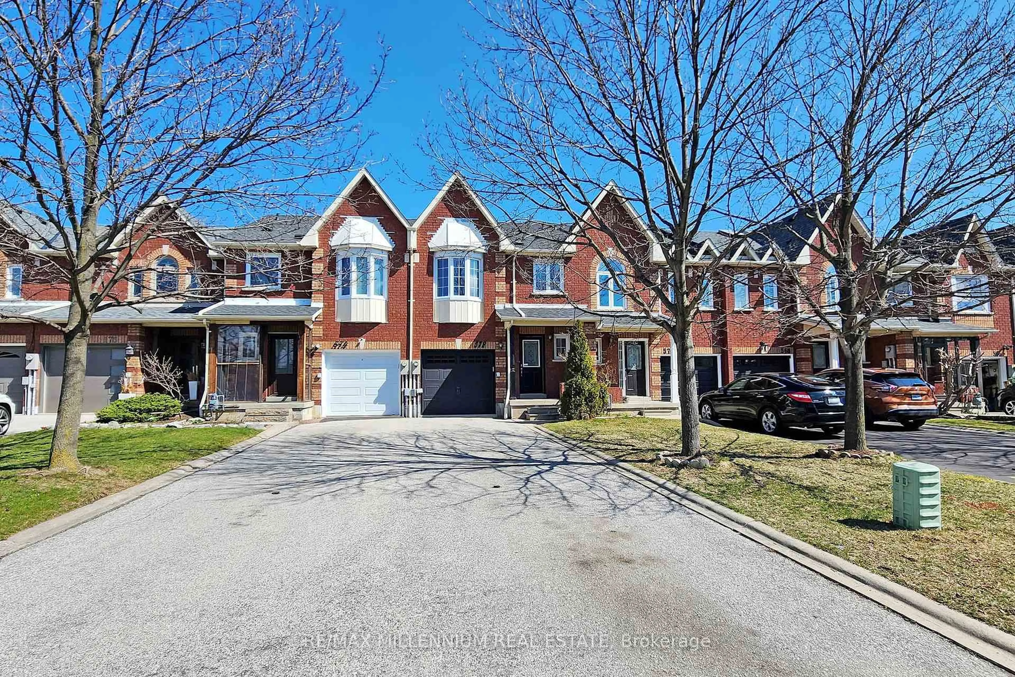 Home with brick exterior material, street for 572 Lumberton Cres, Mississauga Ontario L4Z 3Z6