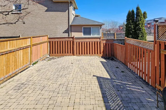 Additional property image - 572 Lumberton Cres