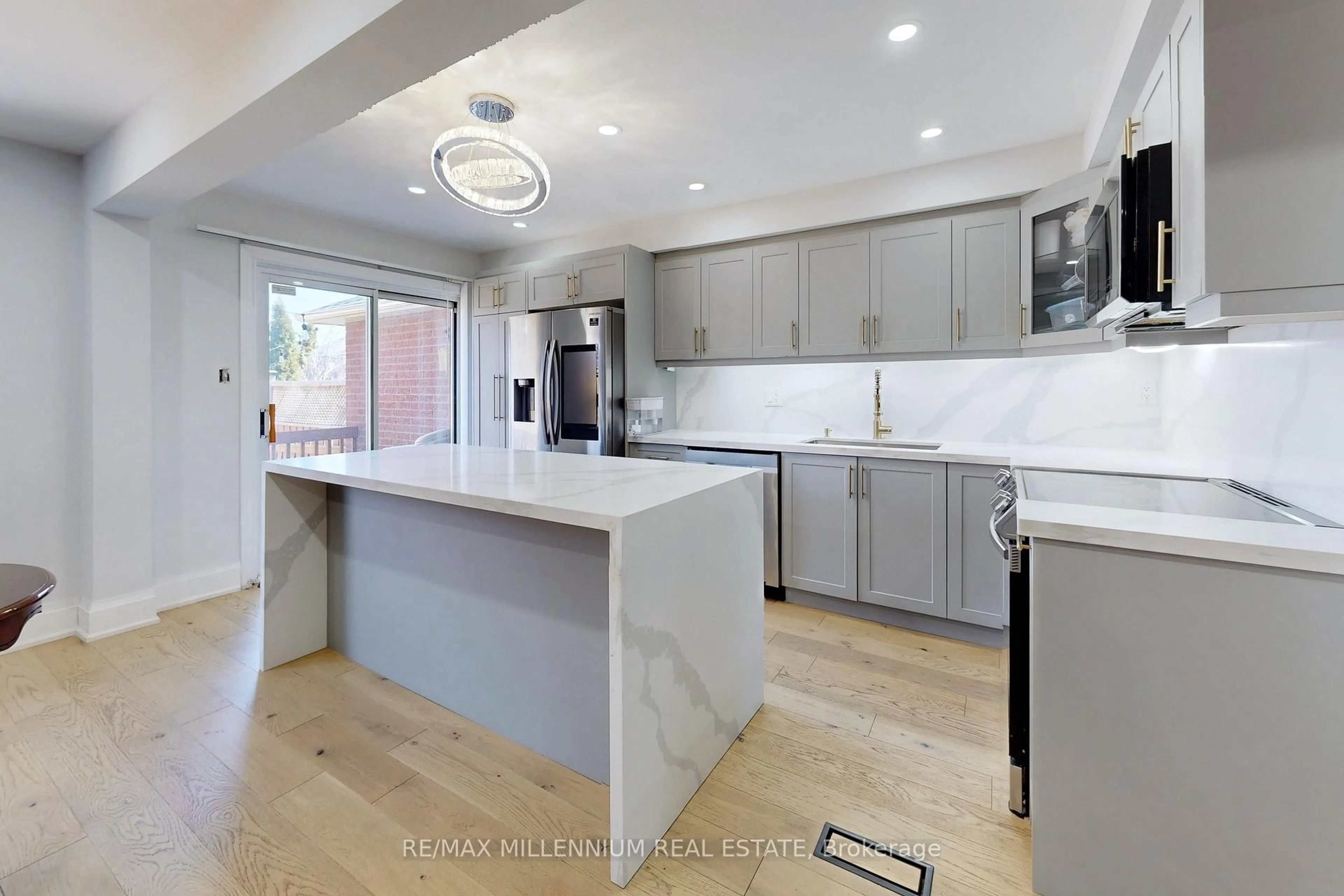 Open concept kitchen, unknown for 572 Lumberton Cres, Mississauga Ontario L4Z 3Z6