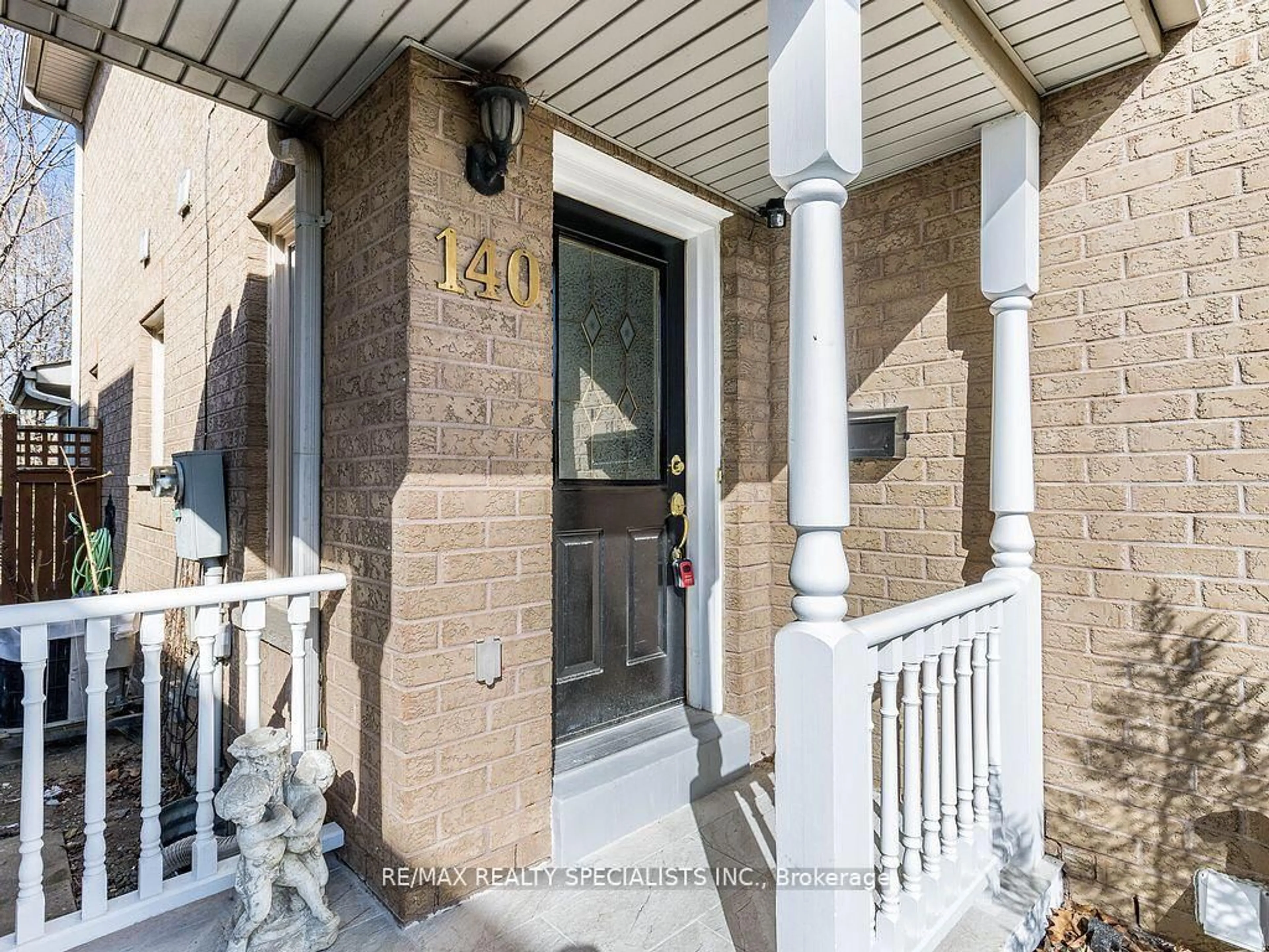 Indoor entryway for 140 Pressed Brick Dr, Brampton Ontario L6V 4K6