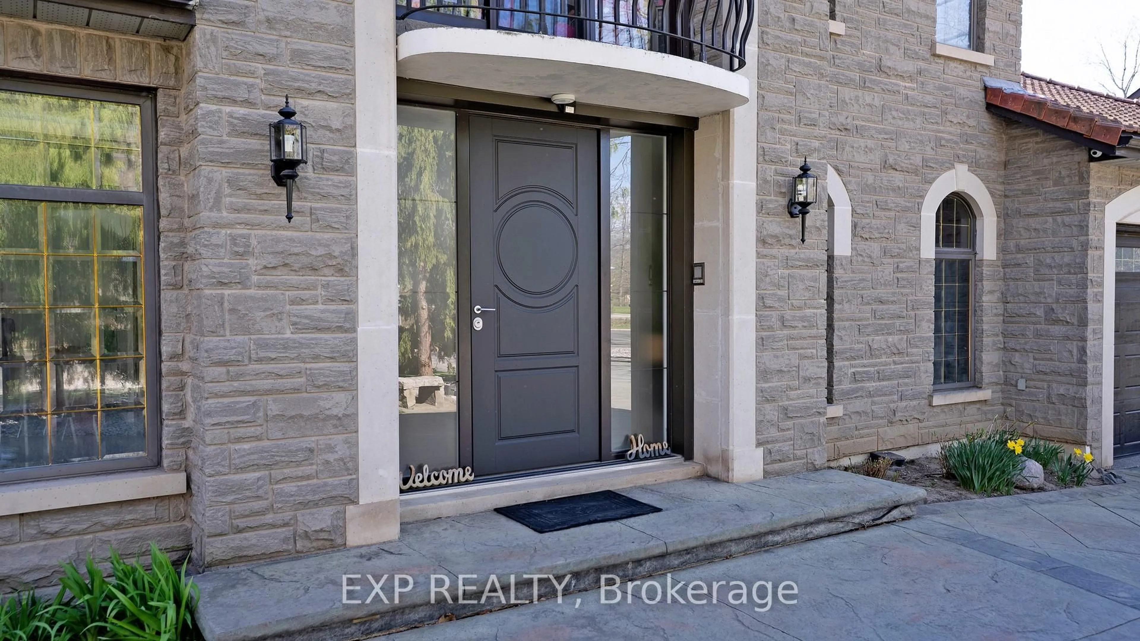 Indoor entryway for 1372 Lakeshore Rd, Oakville Ontario L6L 1G2